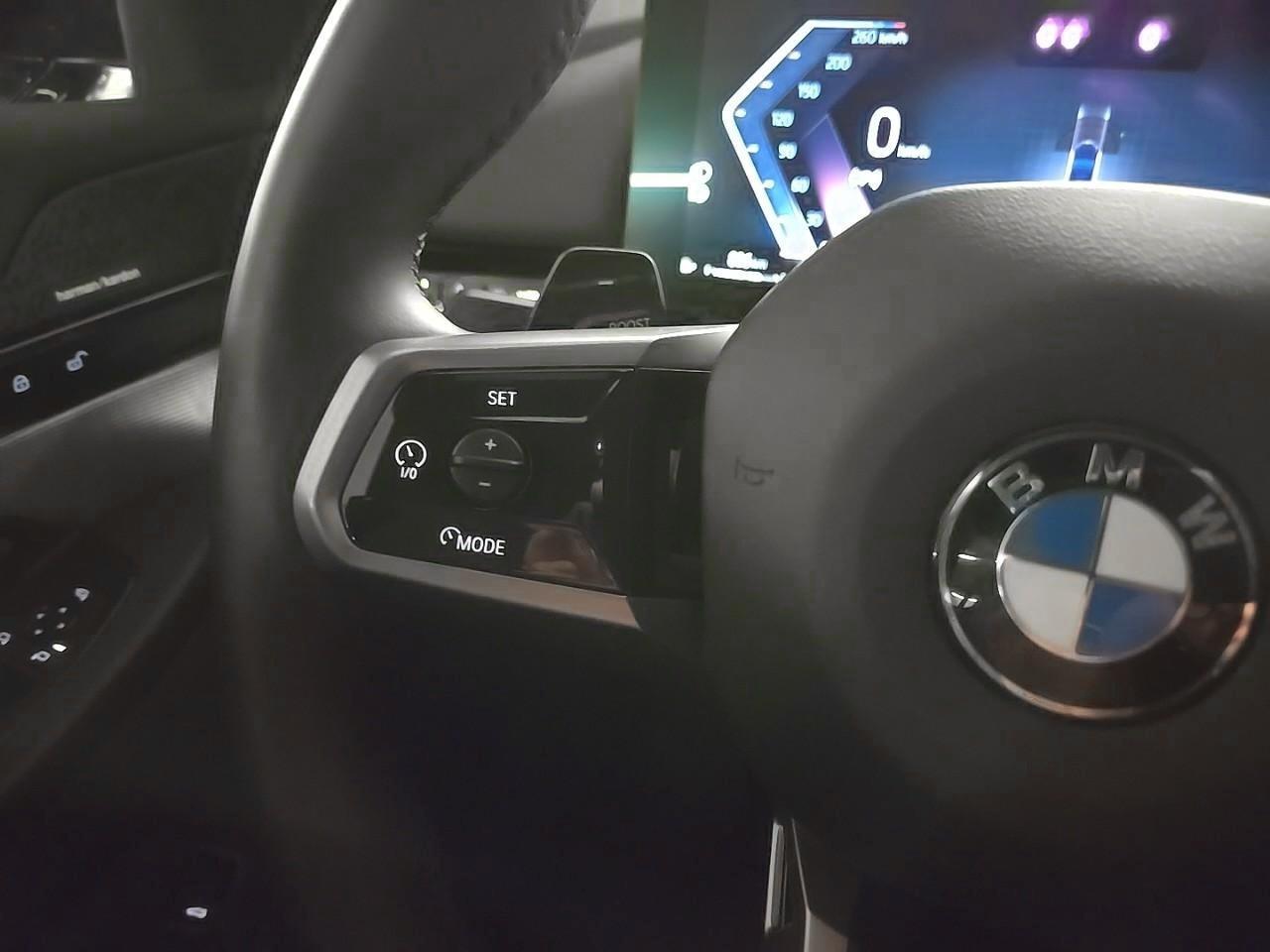 BMW 520d xDrive 48V Touring M Sport-image-15