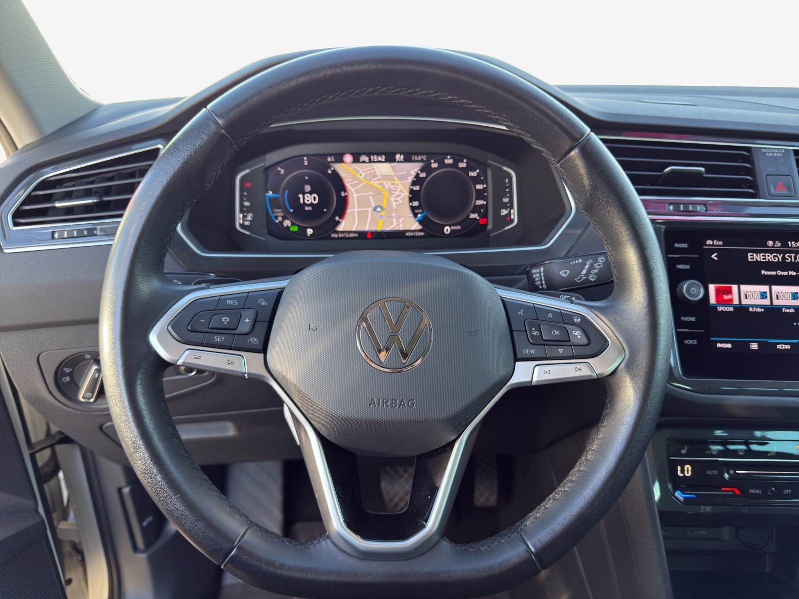 VW Tiguan 2.0 TDI SCR Elegance 4Motion DSG-image-9