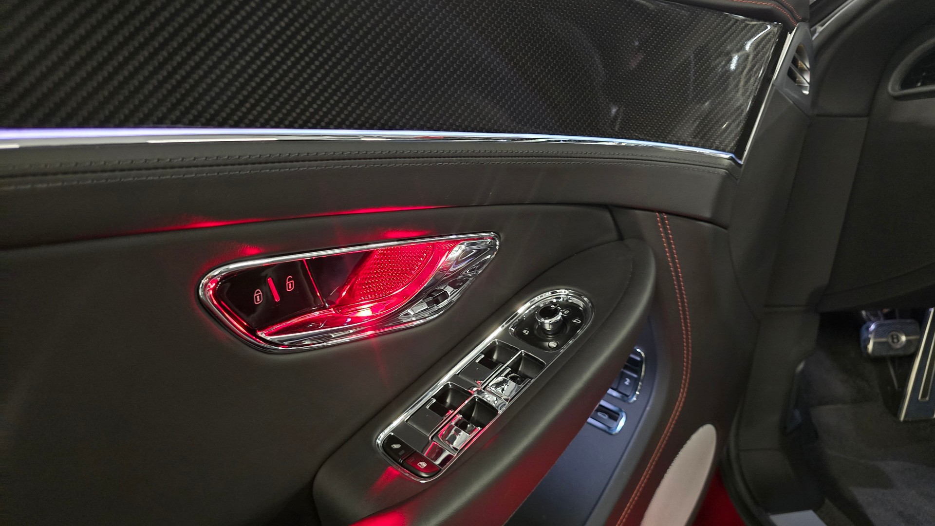 BENTLEY Continental GTC 4.0 V8 Carbon Edition-image-22