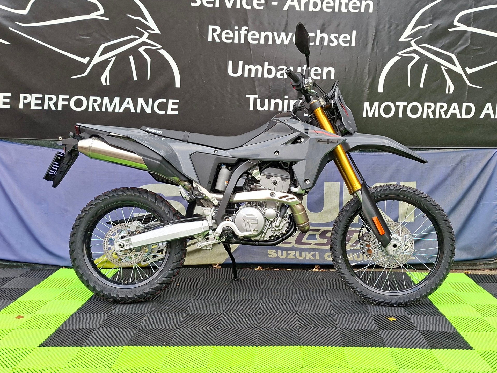 SUZUKI DRZ-4S