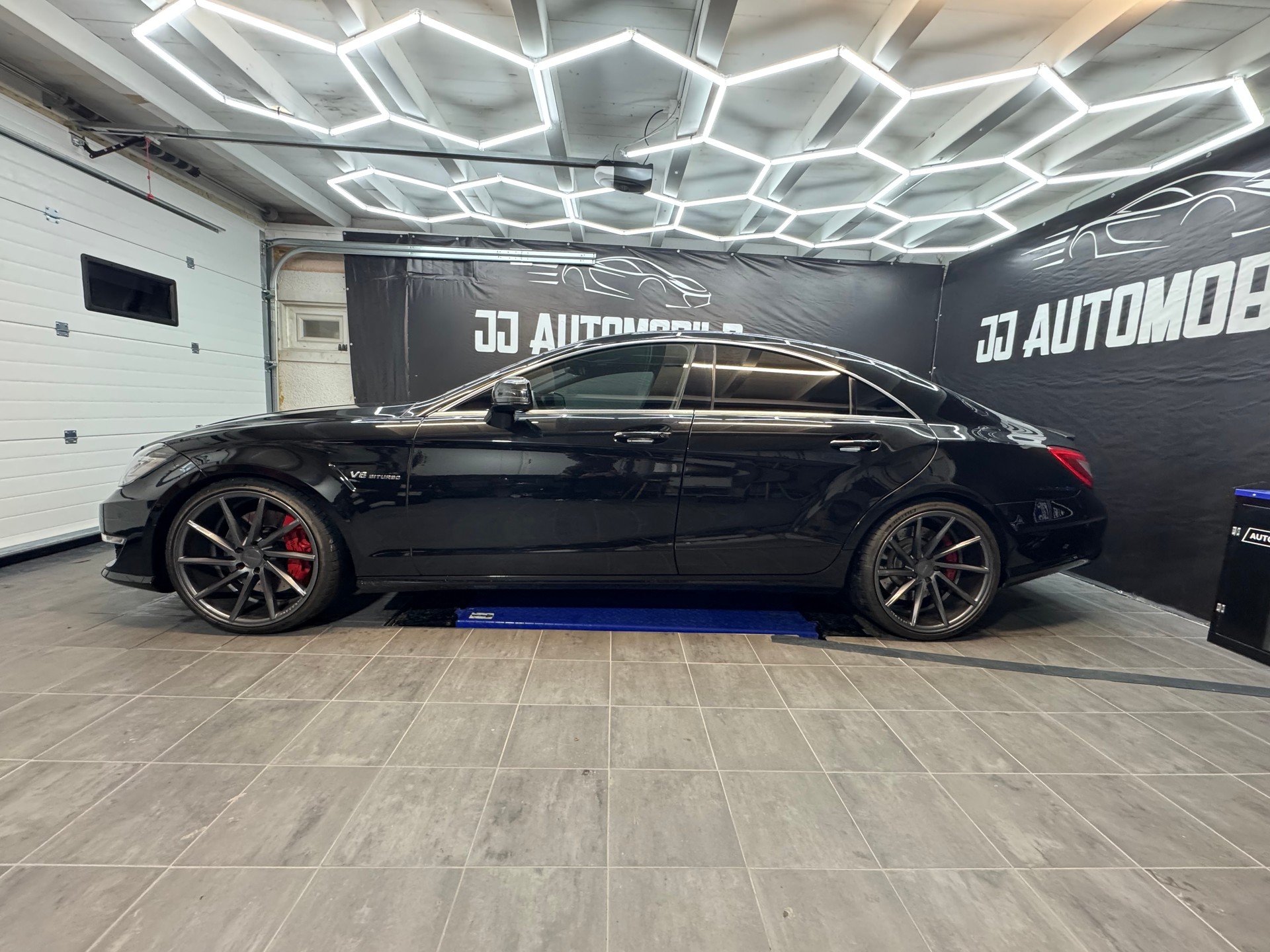 MERCEDES-BENZ CLS 63 AMG Speedshift MCT-image-2