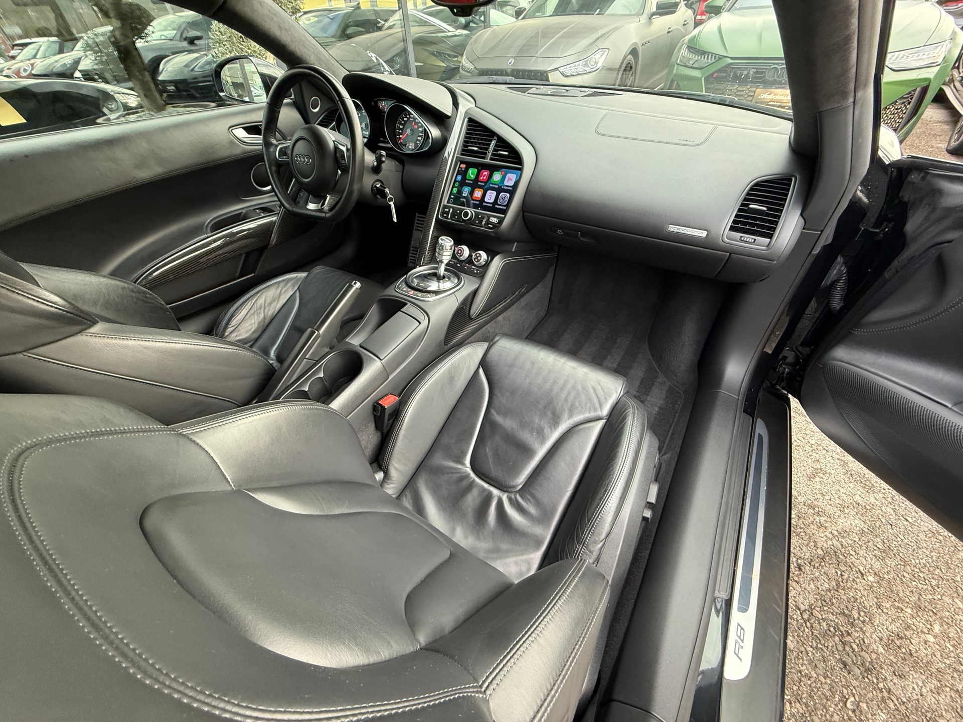 AUDI R8 Coupé 4.2-image-11