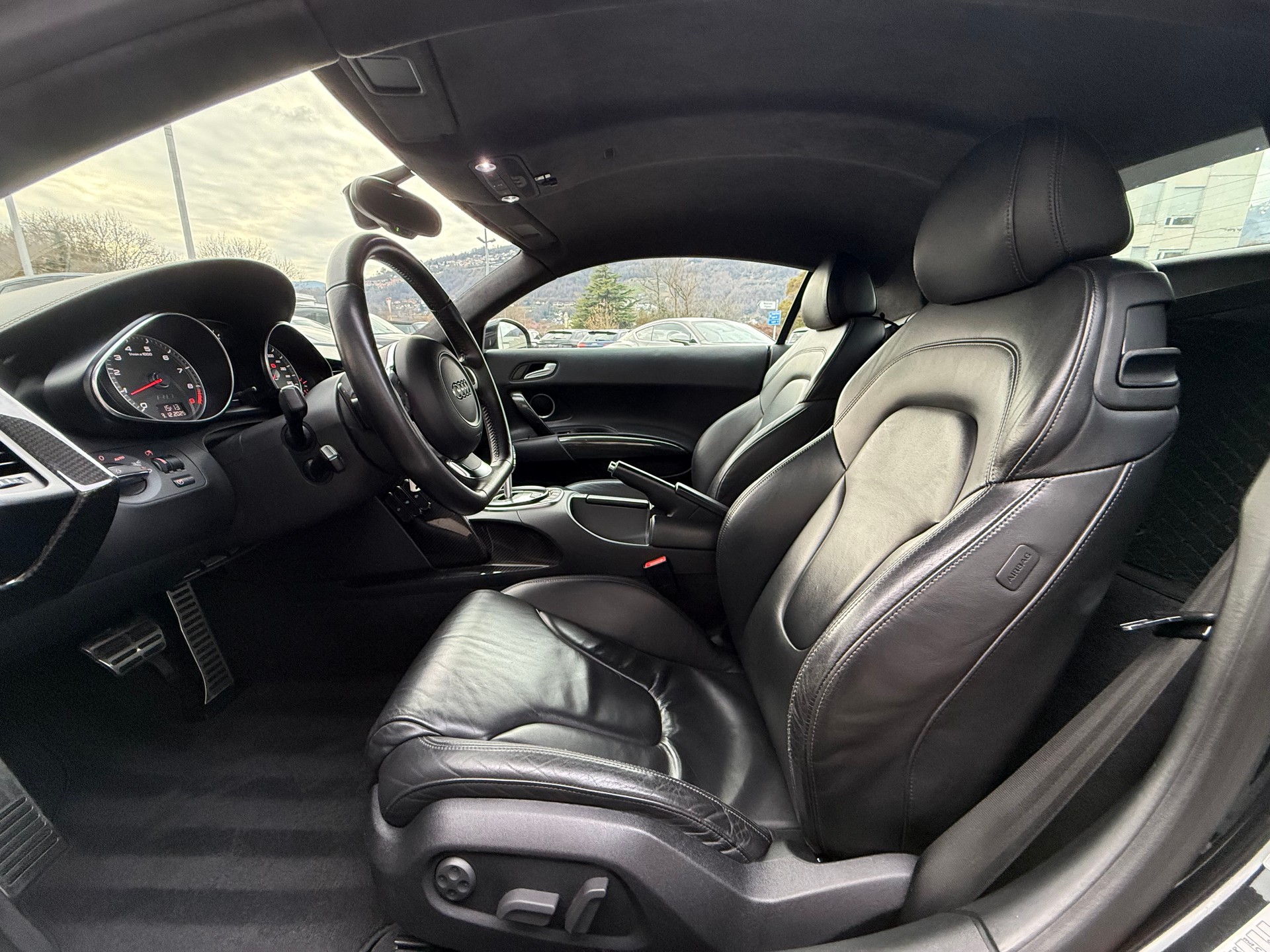 AUDI R8 Coupé 4.2-image-8