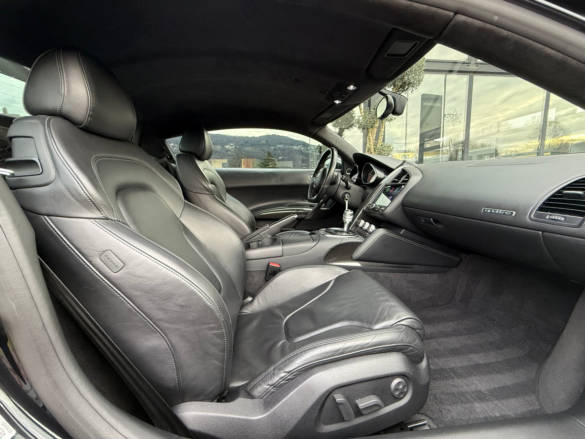 AUDI R8 Coupé 4.2-image-10