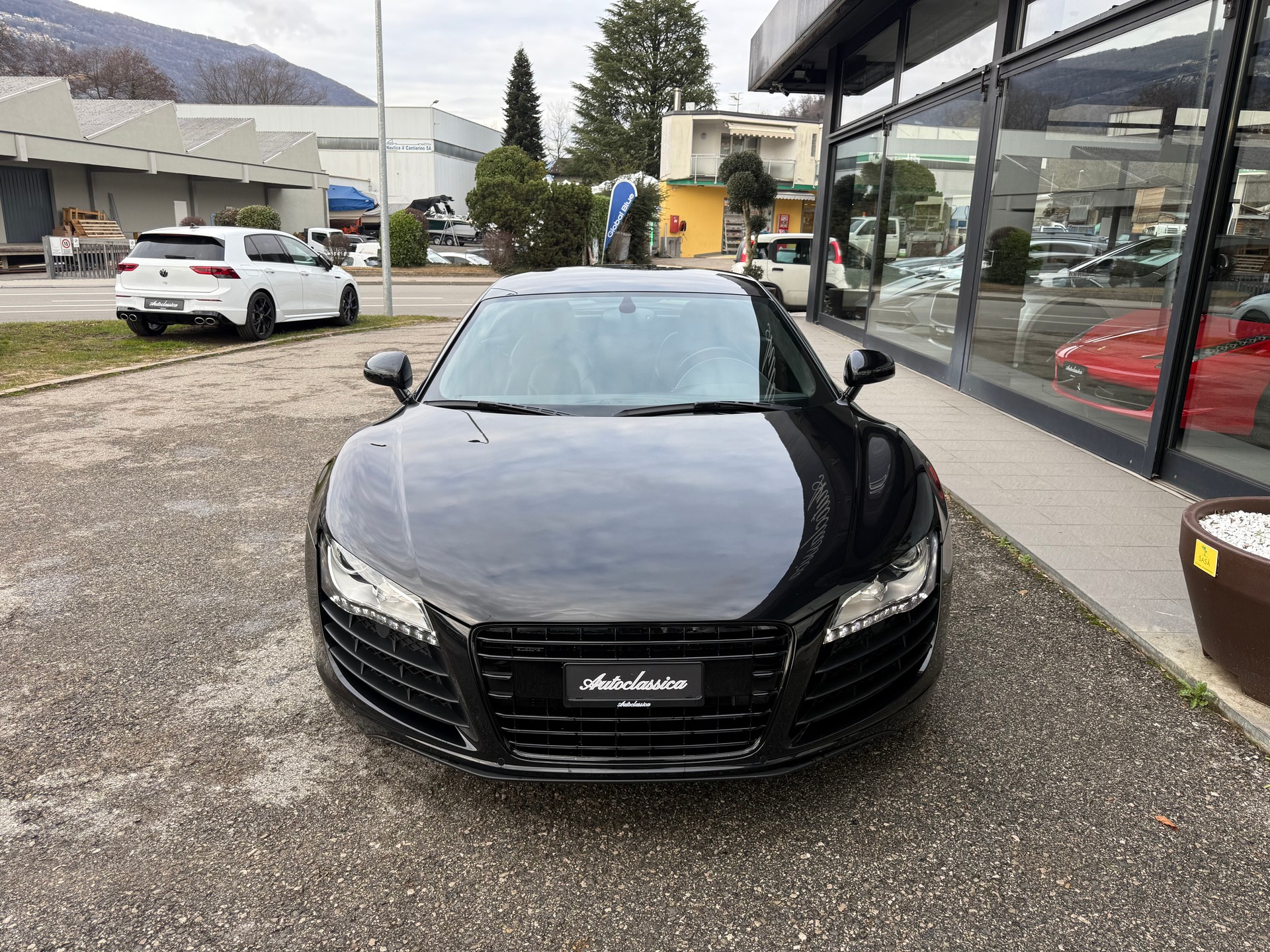 AUDI R8 Coupé 4.2-image-1
