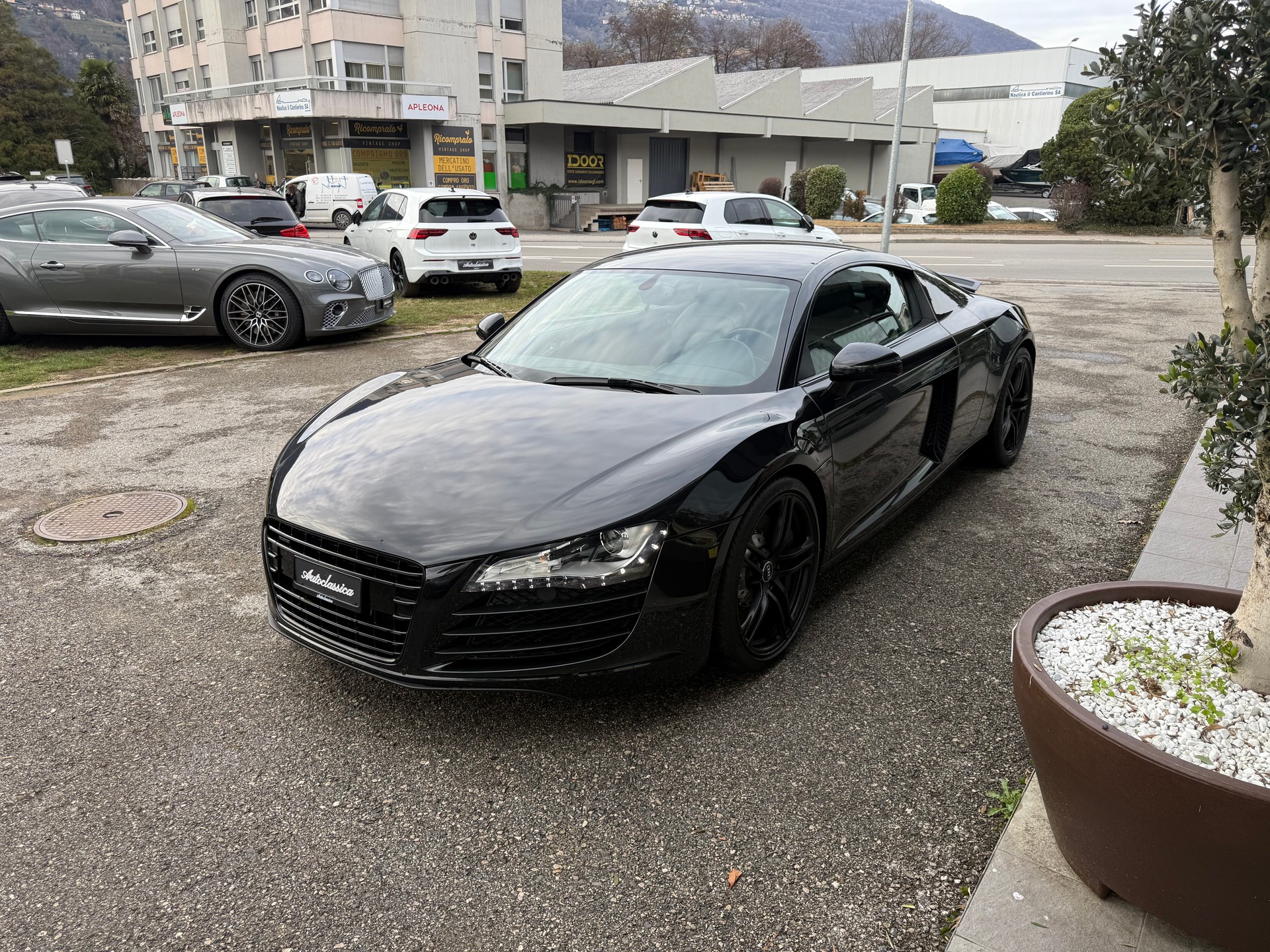 AUDI R8 Coupé 4.2-image-5