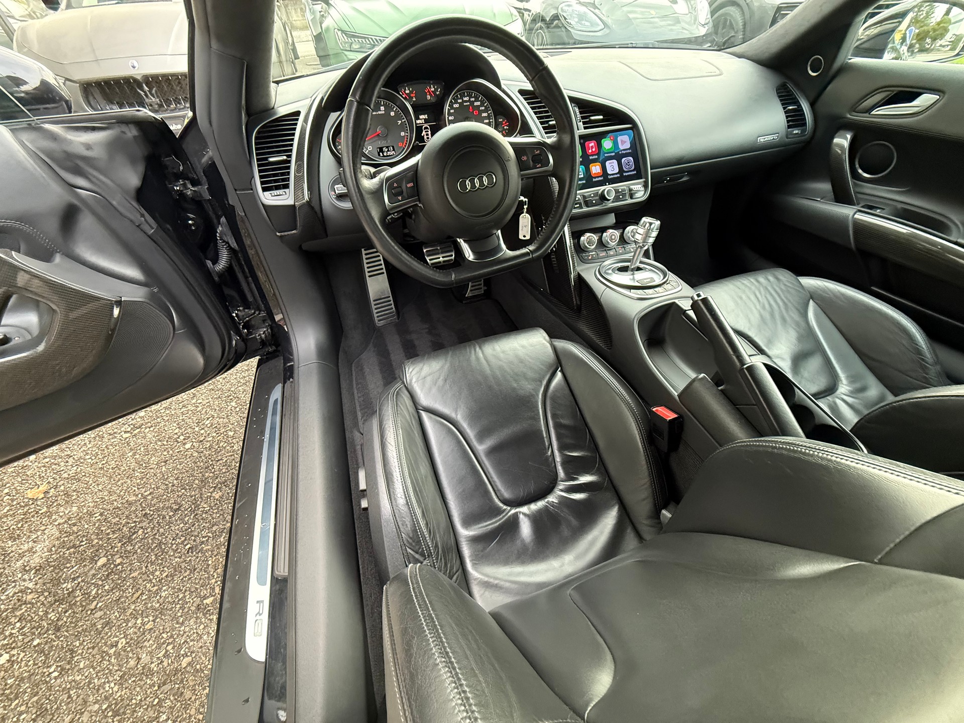 AUDI R8 Coupé 4.2-image-9