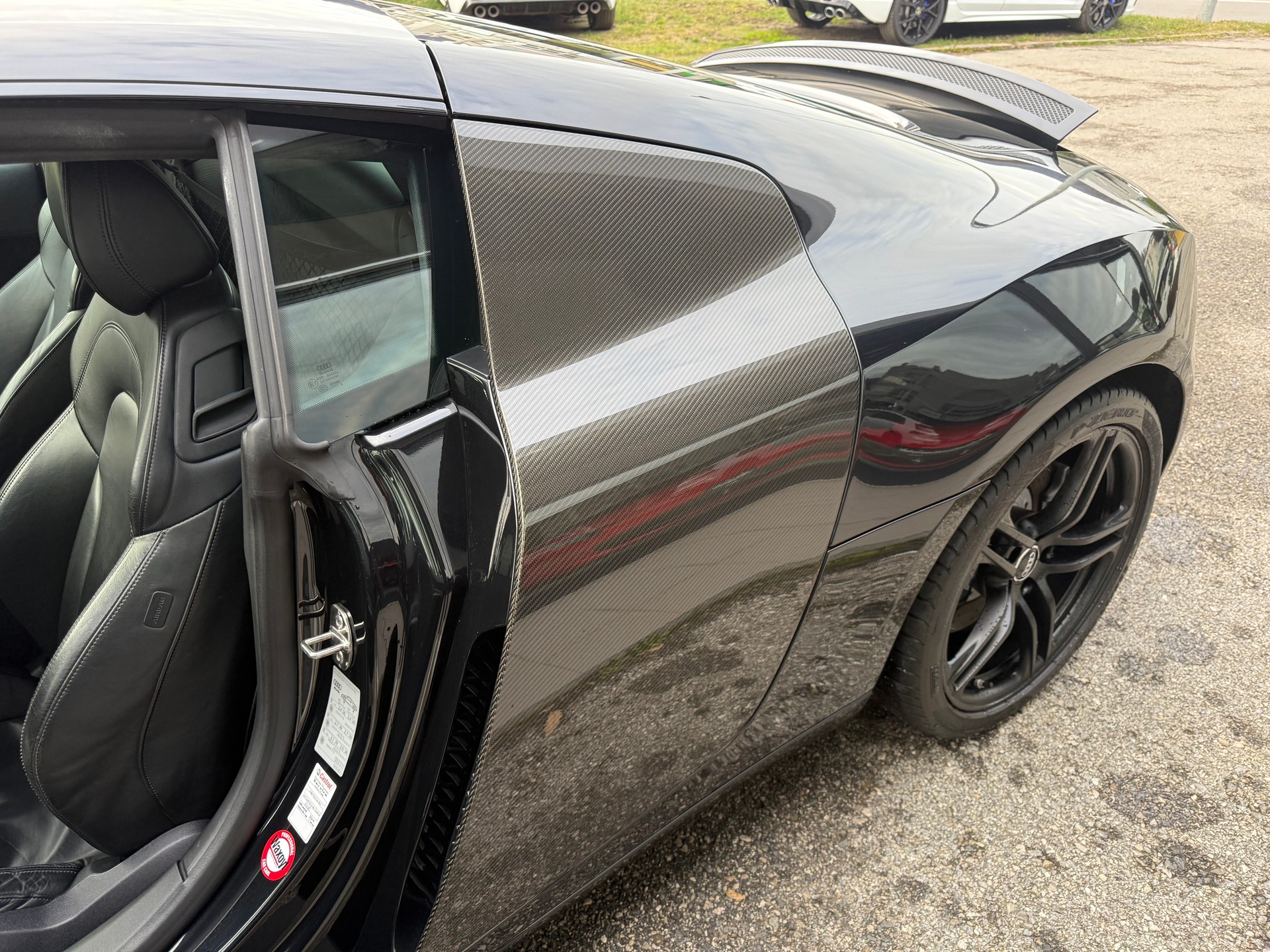 AUDI R8 Coupé 4.2-image-17