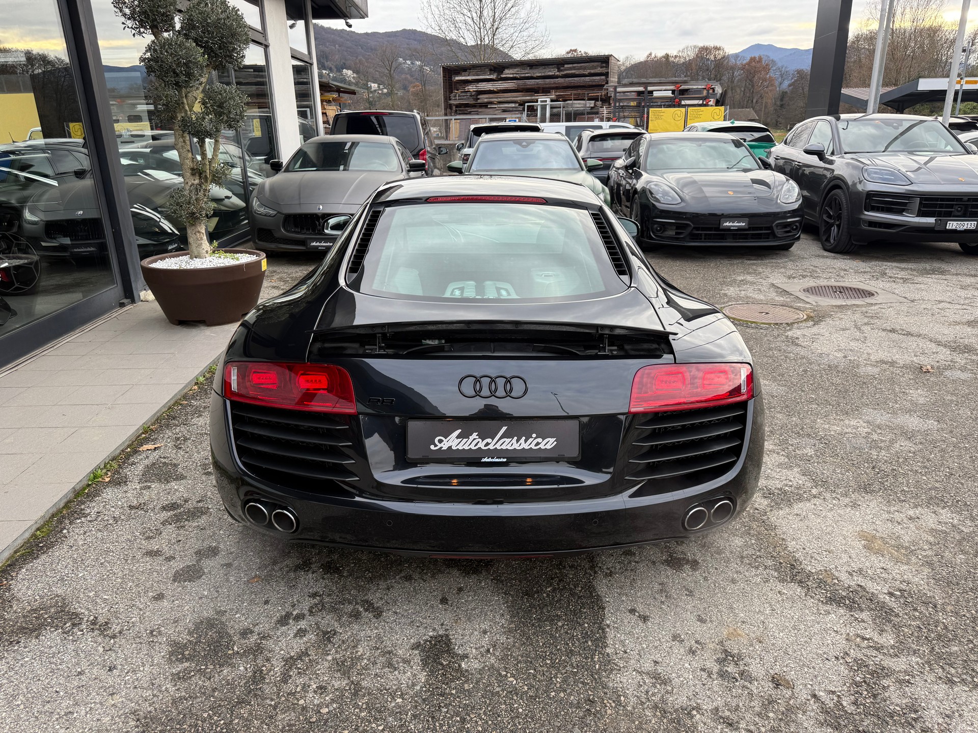AUDI R8 Coupé 4.2-image-2