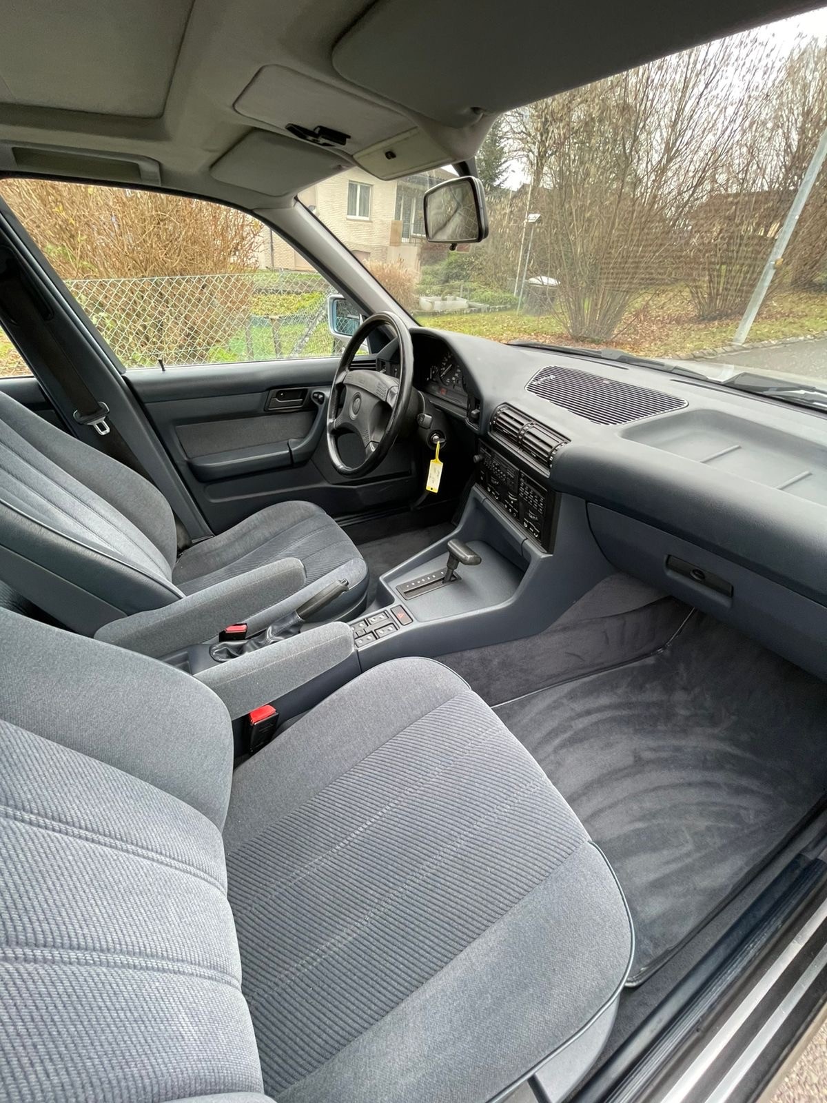 BMW 525i-image-10