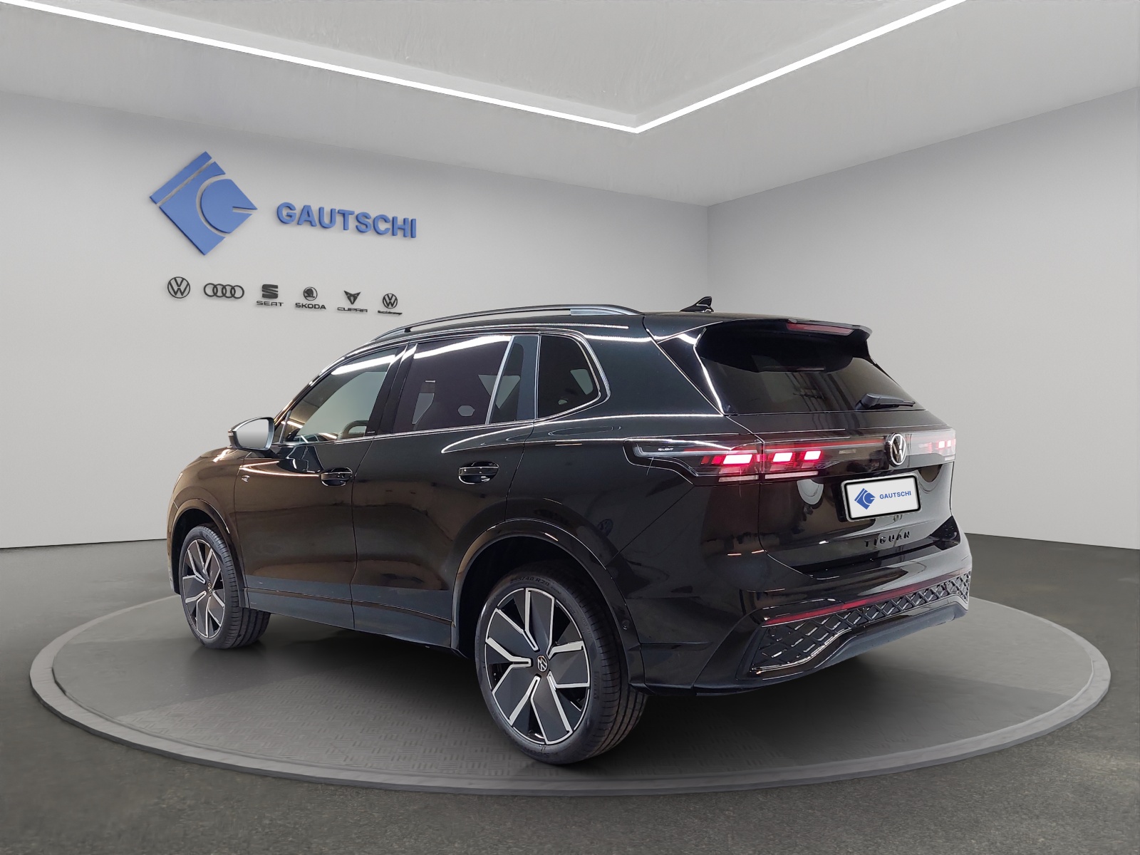 VW VW Tiguan R-Line 4MOTION-image-2