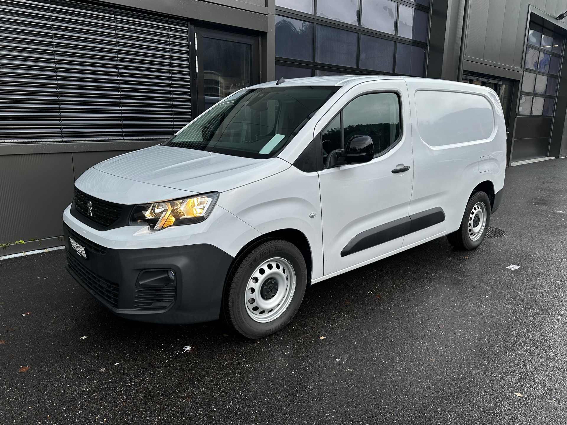 PEUGEOT e-Partner Long 50kWh Premium-image-1