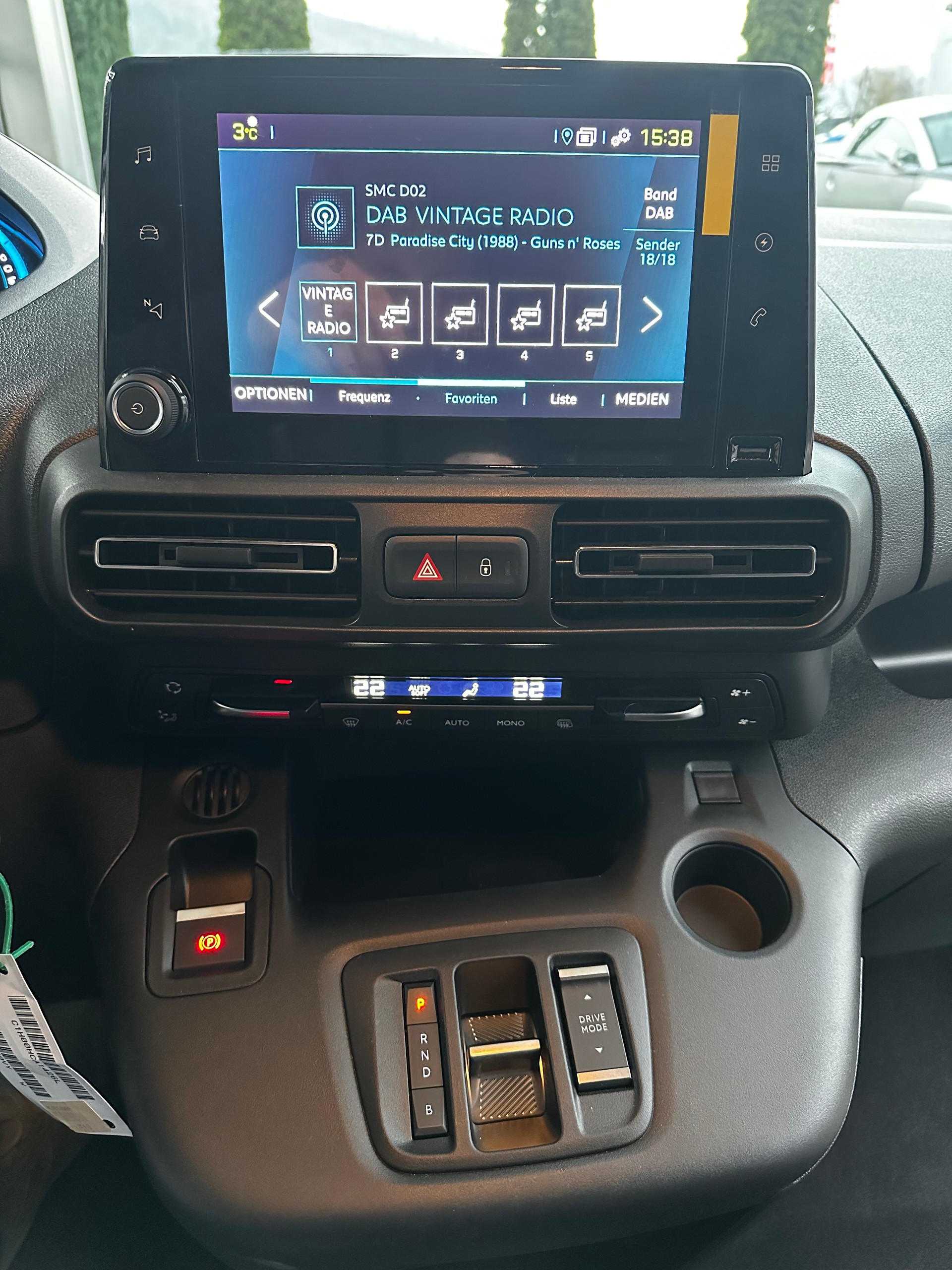 PEUGEOT e-Partner Long 50kWh Premium-image-8