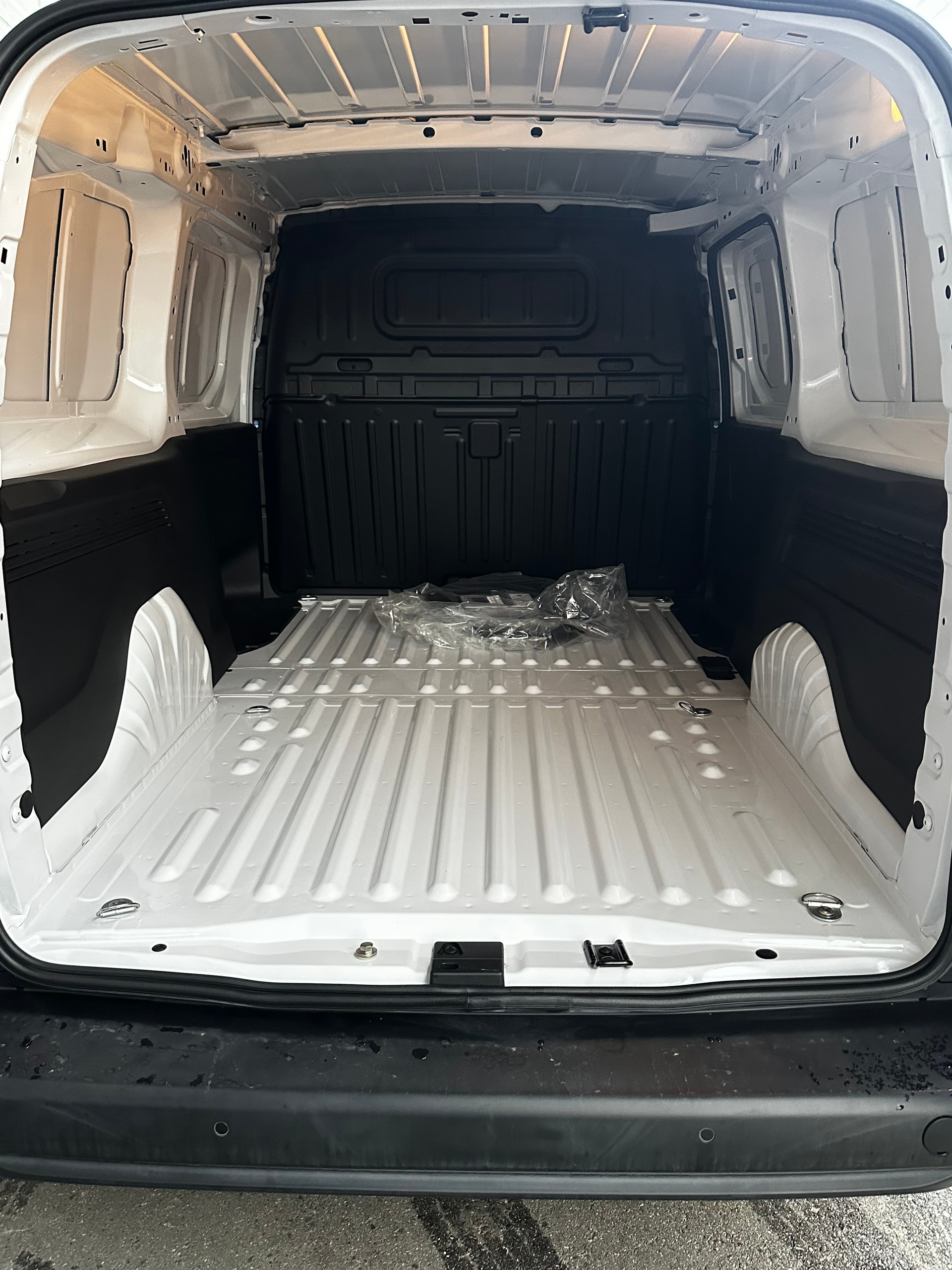 PEUGEOT e-Partner Long 50kWh Premium-image-7