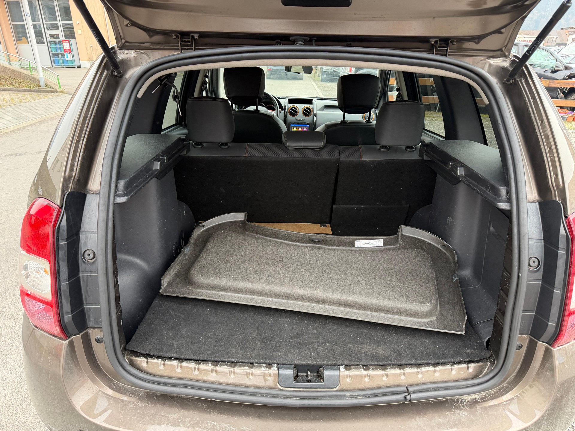DACIA Duster 1.2 T Privilège 4x4-image-9