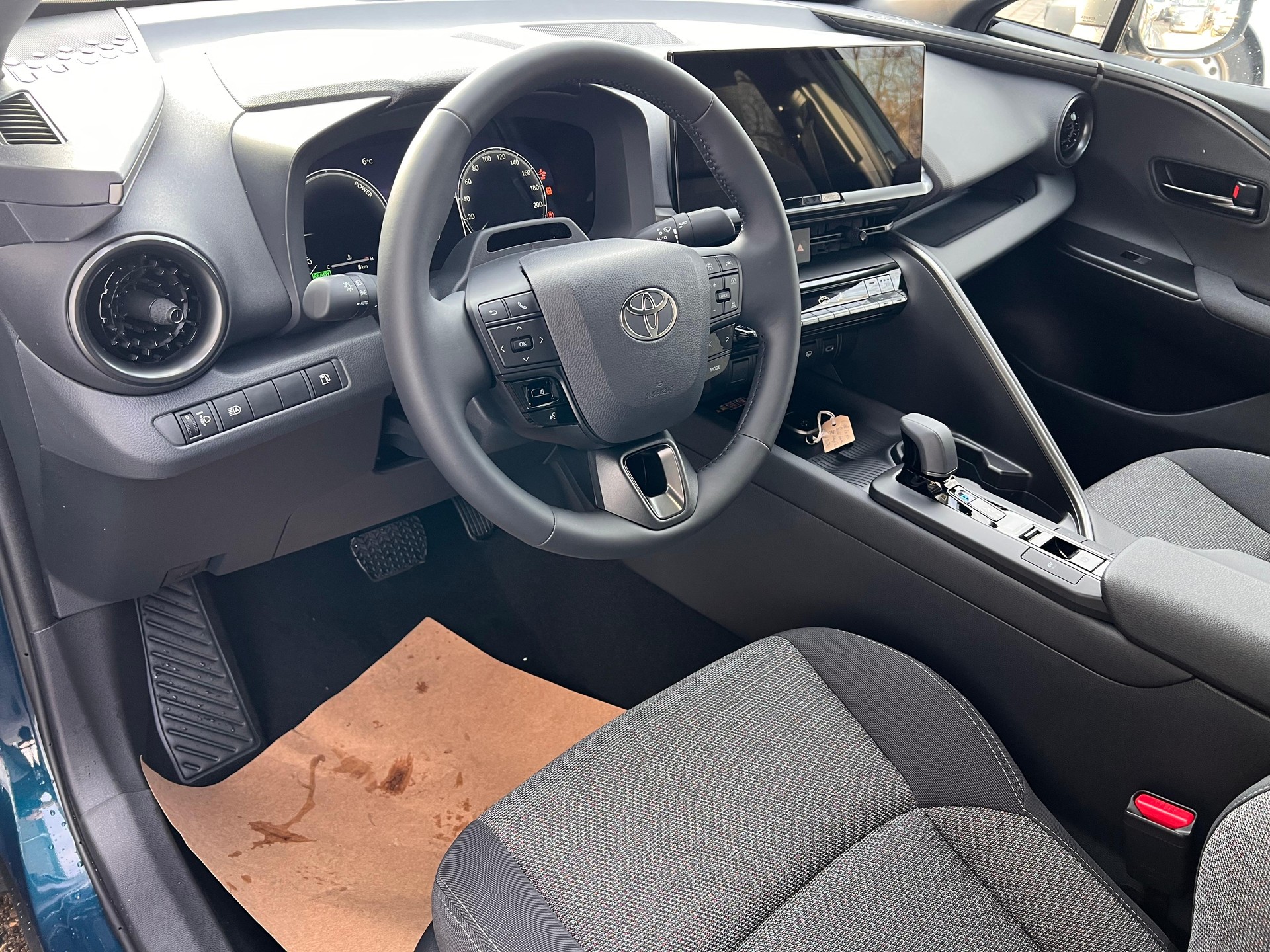 TOYOTA C-HR 2.0 HEV Swiss Edition 4x4-image-7