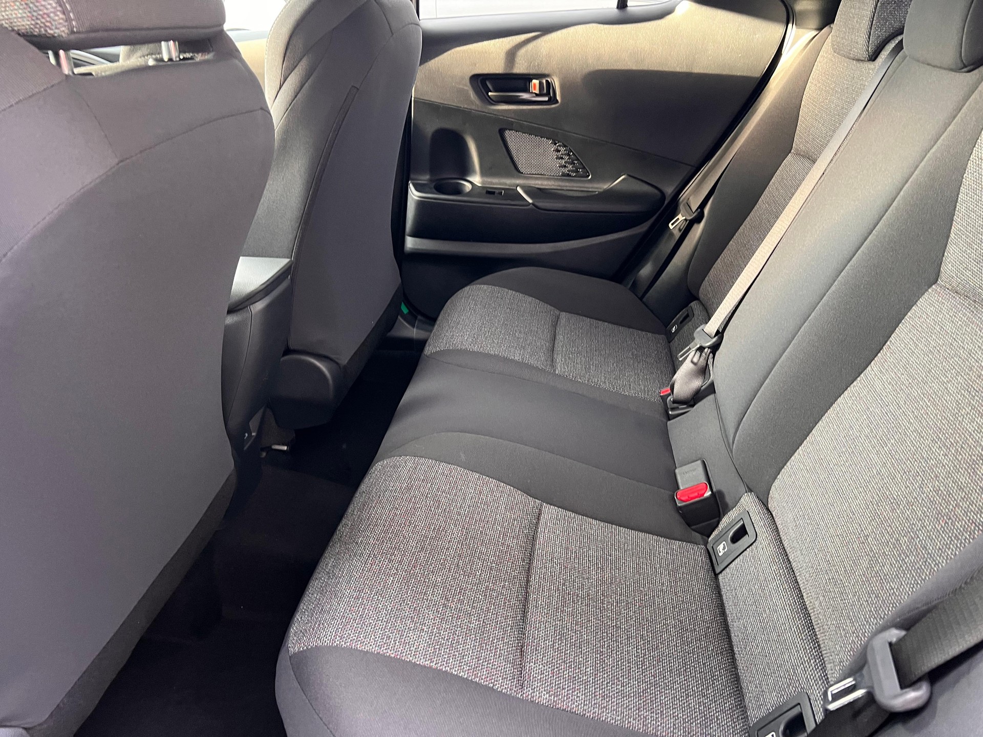 TOYOTA C-HR 2.0 HEV Swiss Edition 4x4-image-10