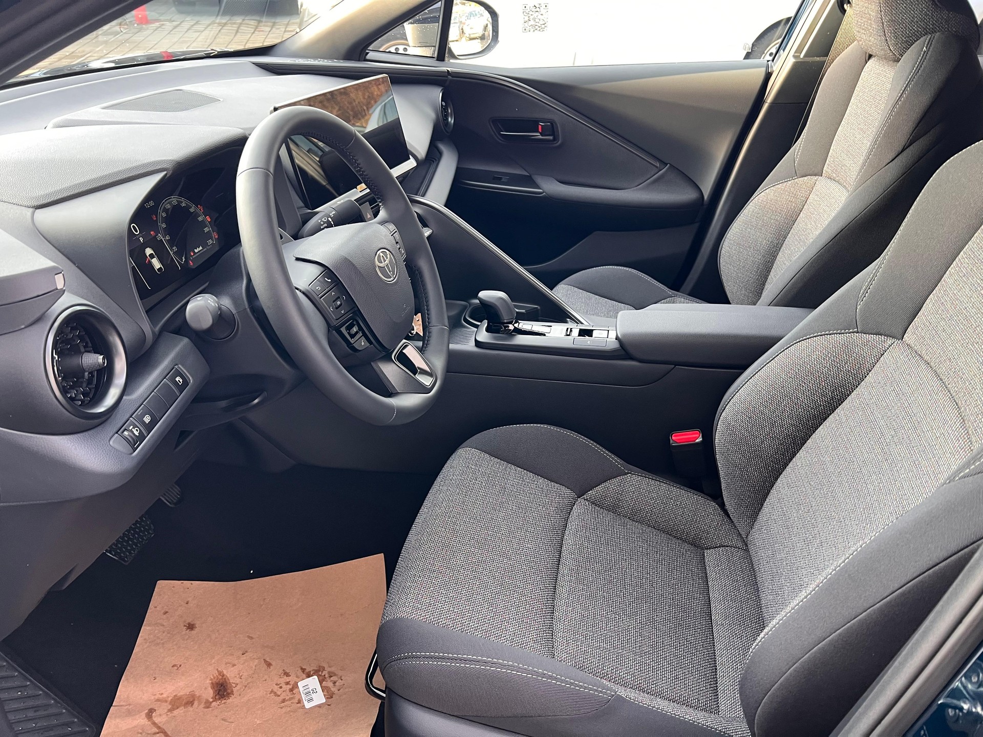 TOYOTA C-HR 2.0 HEV Swiss Edition 4x4-image-8