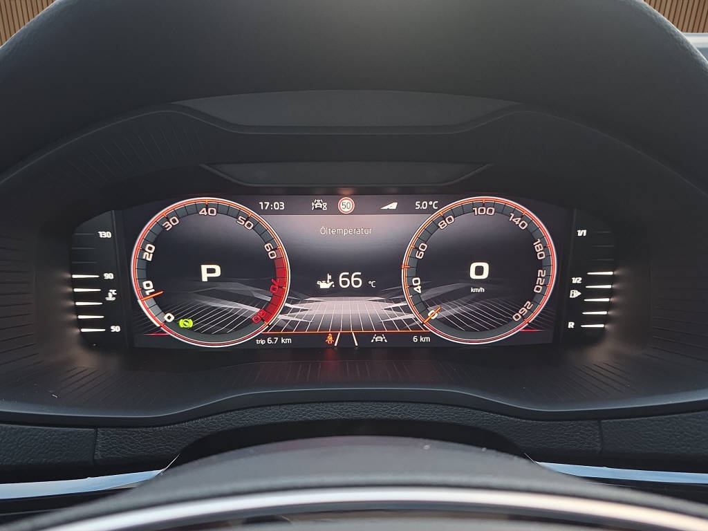 SKODA Karoq 1.5 TSI SportLine DSG-image-16