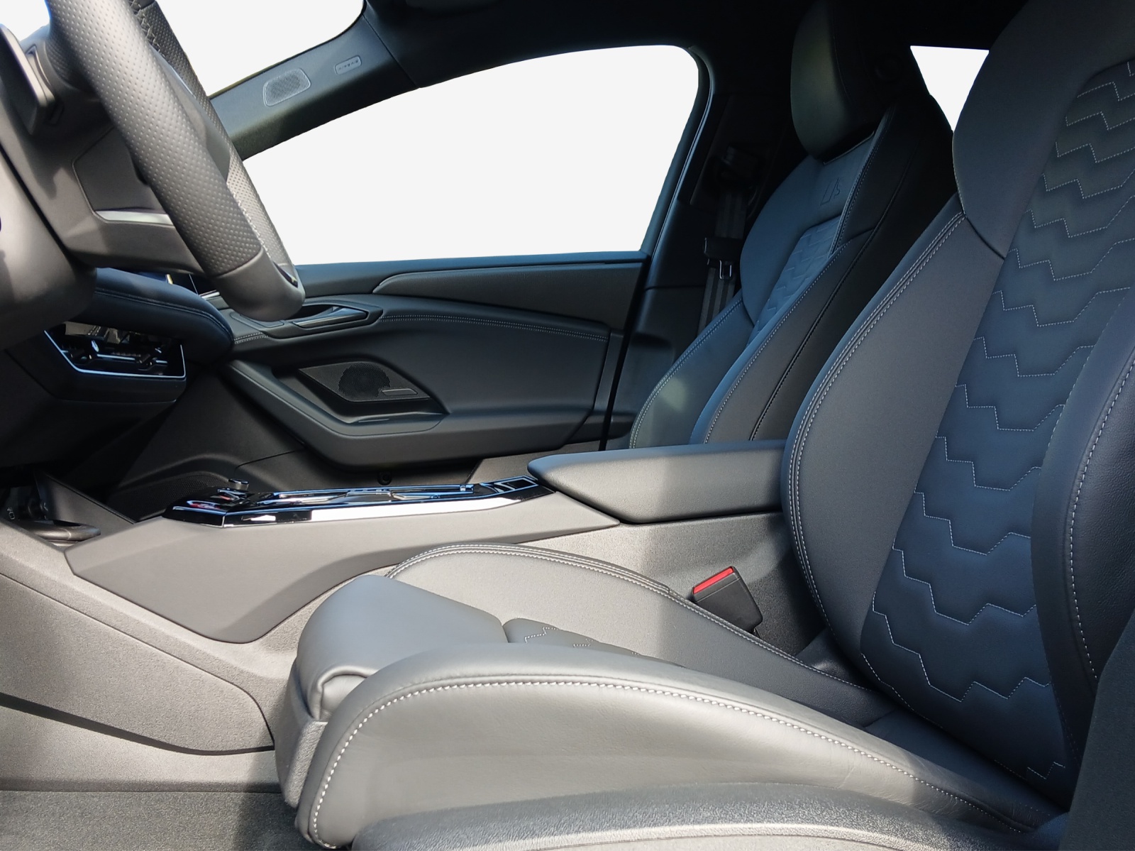 AUDI A6 Avant e-tron quattro-image-7
