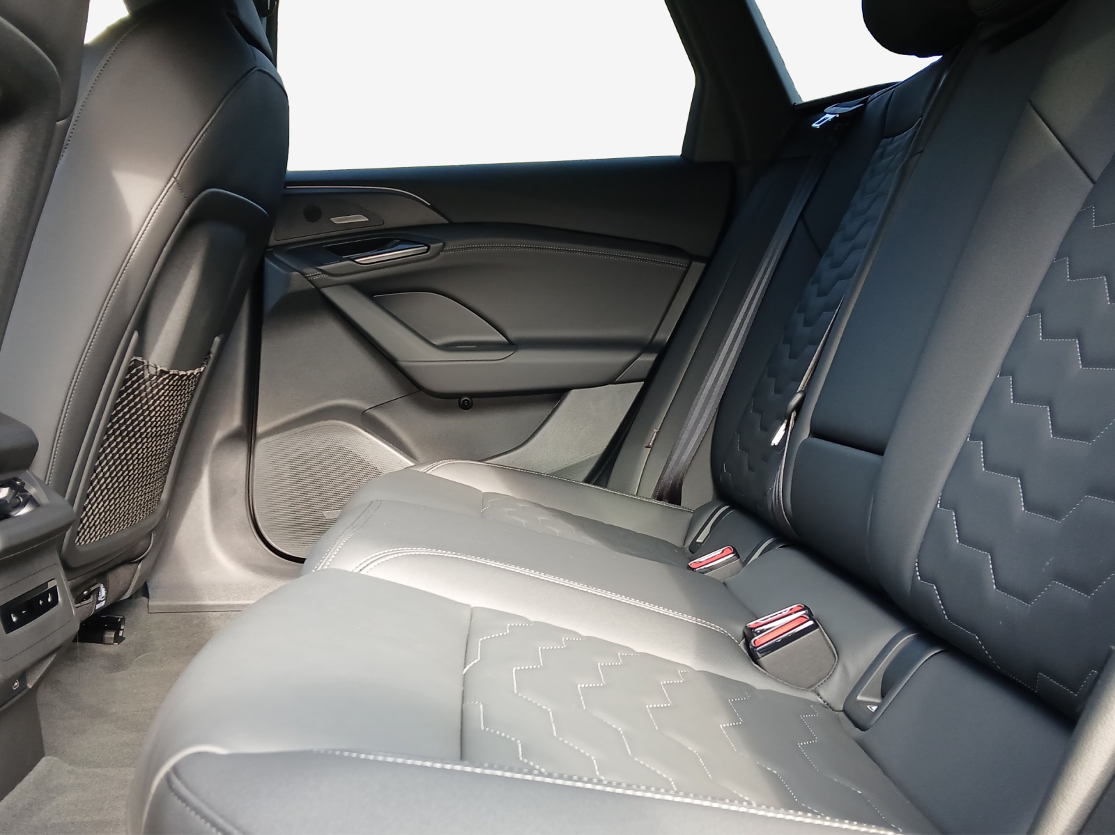 AUDI A6 Avant e-tron quattro-image-11