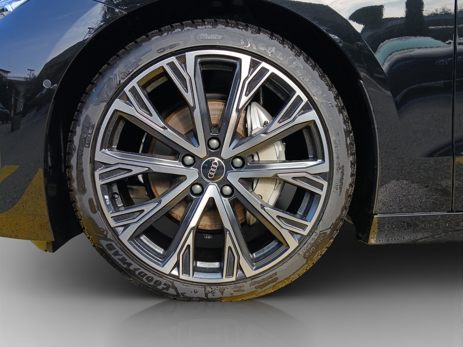 AUDI A6 Avant e-tron quattro-image-13