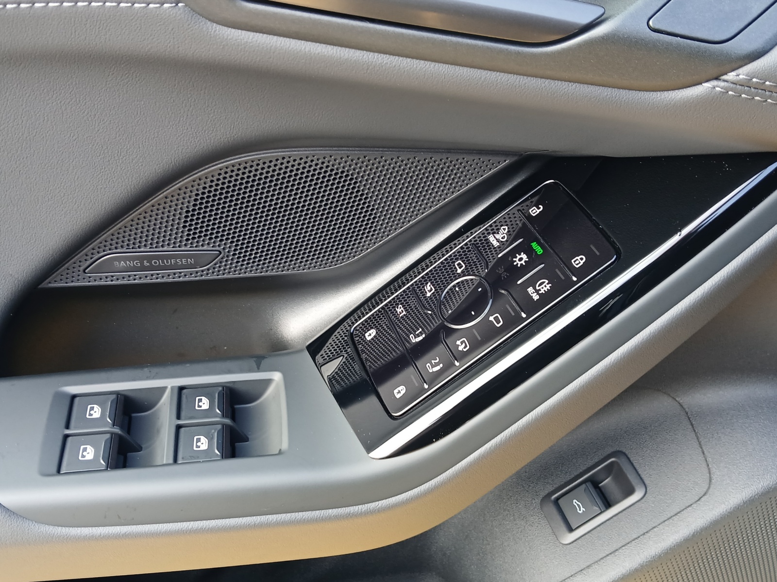AUDI A6 Avant e-tron quattro-image-15