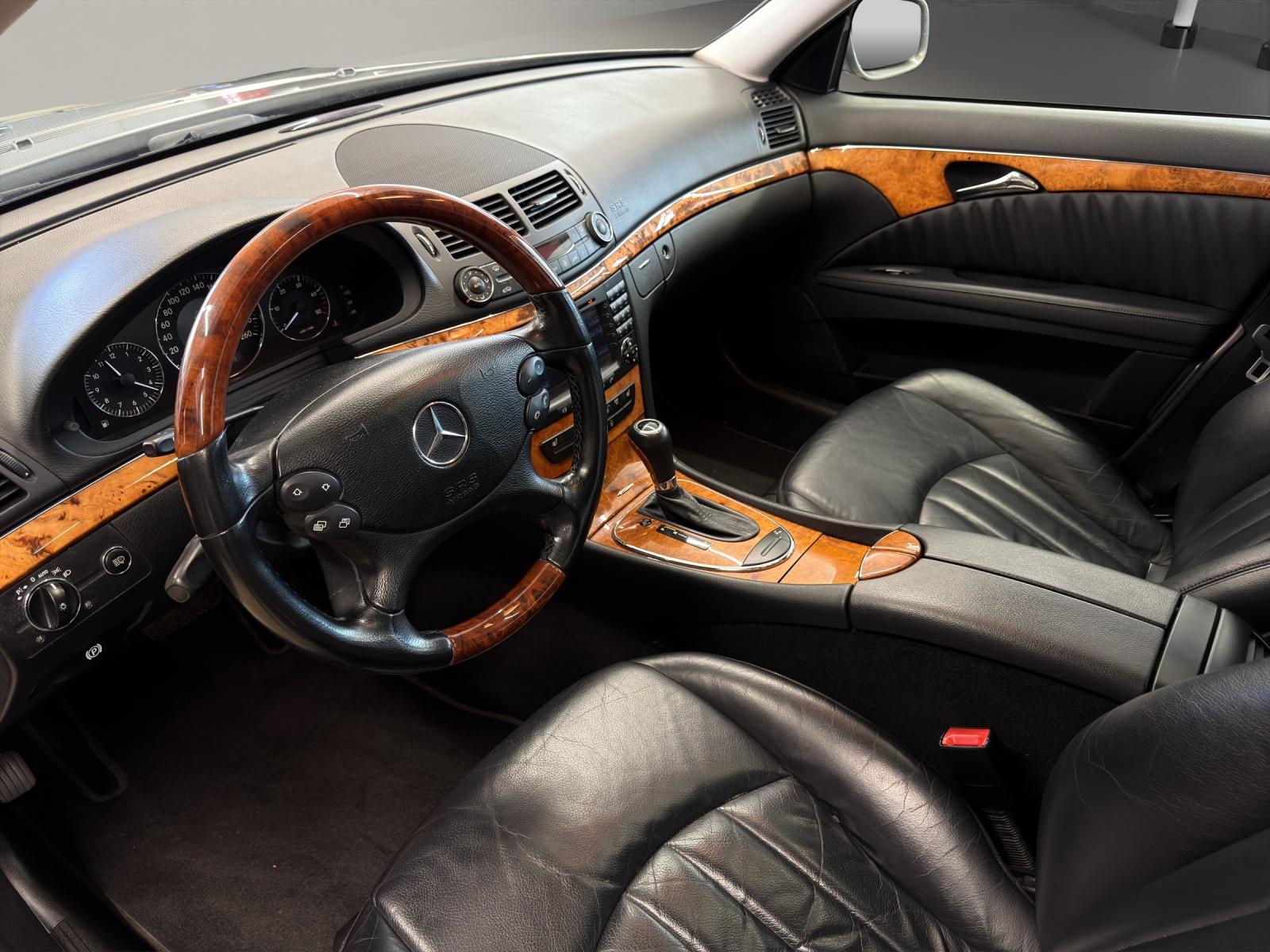MERCEDES-BENZ E 320 CDI Avantgarde 4Matic Automatic-image-8