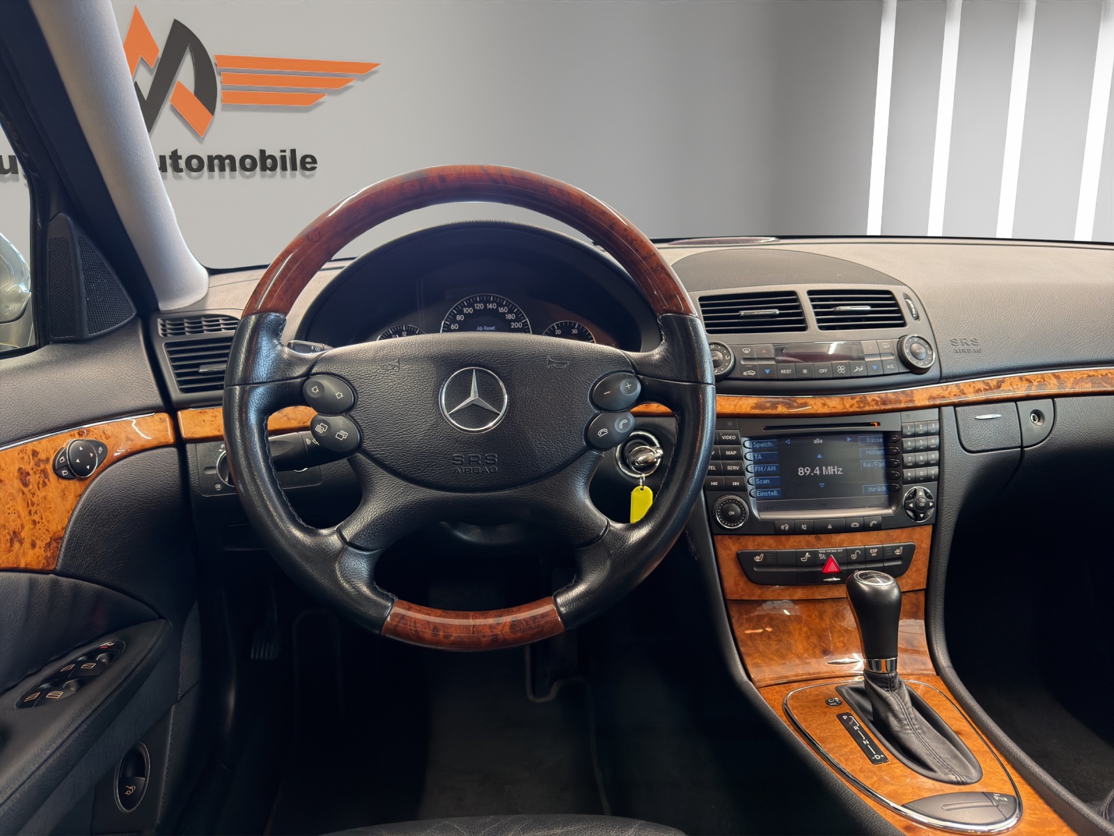 MERCEDES-BENZ E 320 CDI Avantgarde 4Matic Automatic-image-13