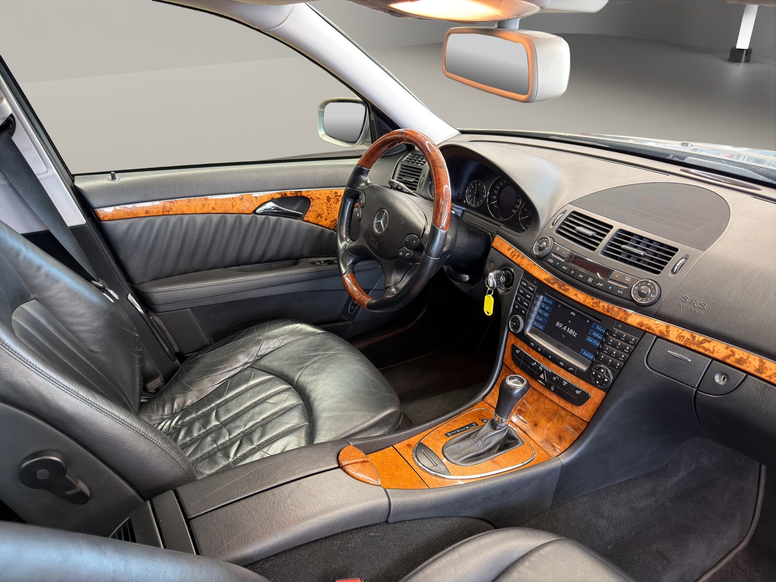 MERCEDES-BENZ E 320 CDI Avantgarde 4Matic Automatic-image-12