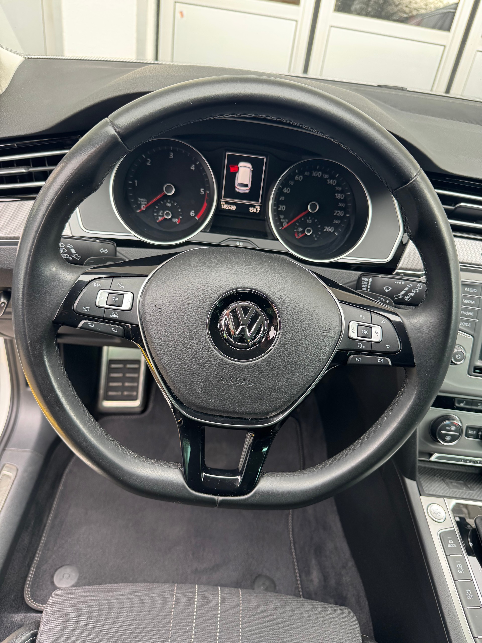 VW Passat Alltrack 2.0 TDI BMT 4Motion DSG-image-6
