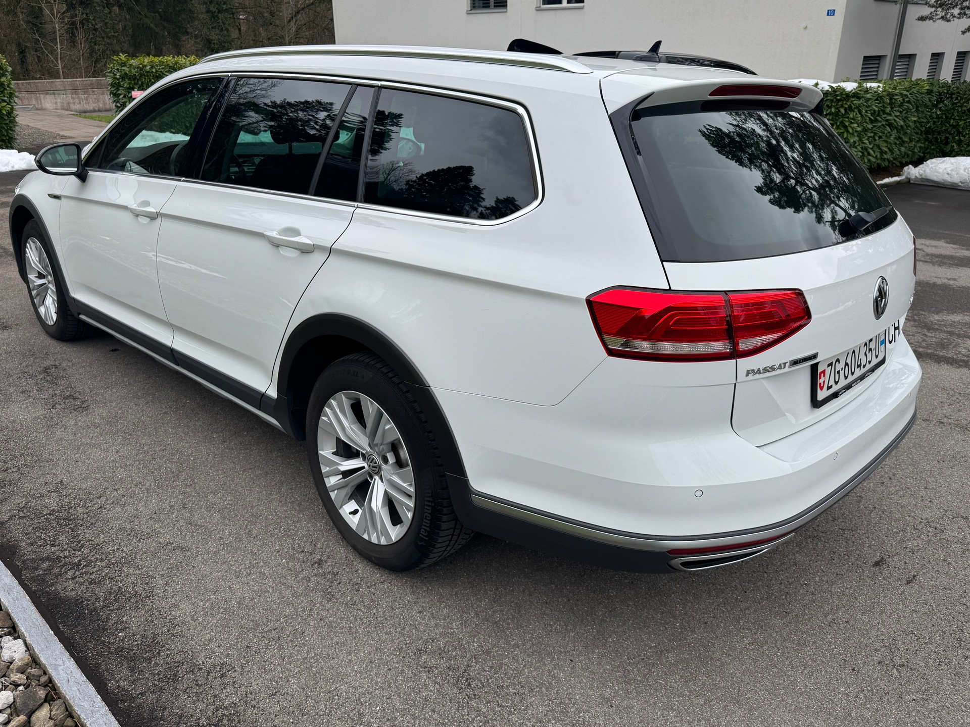 VW Passat Alltrack 2.0 TDI BMT 4Motion DSG-image-5