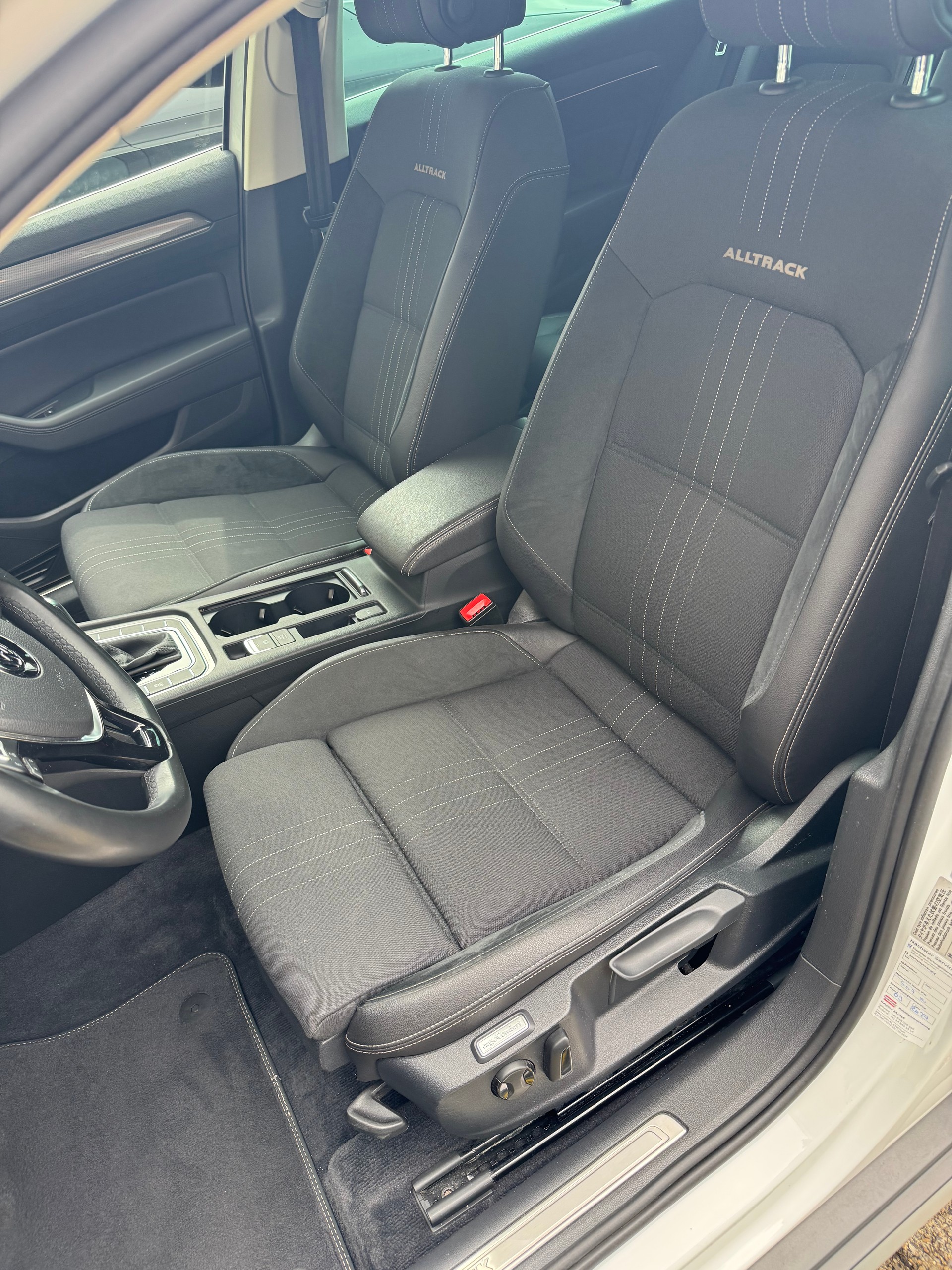 VW Passat Alltrack 2.0 TDI BMT 4Motion DSG-image-7