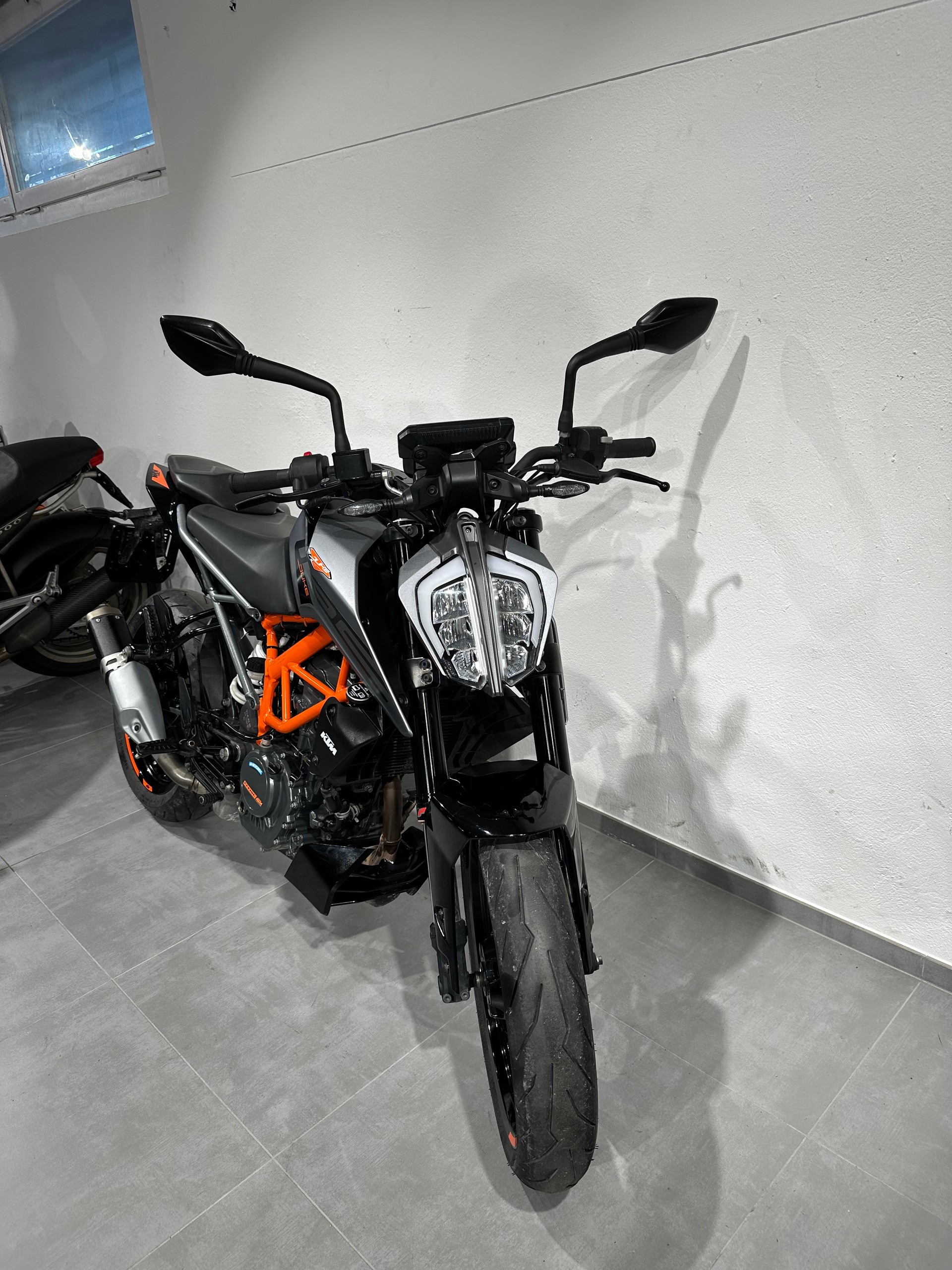 KTM 125 Duke-showroom-element-1