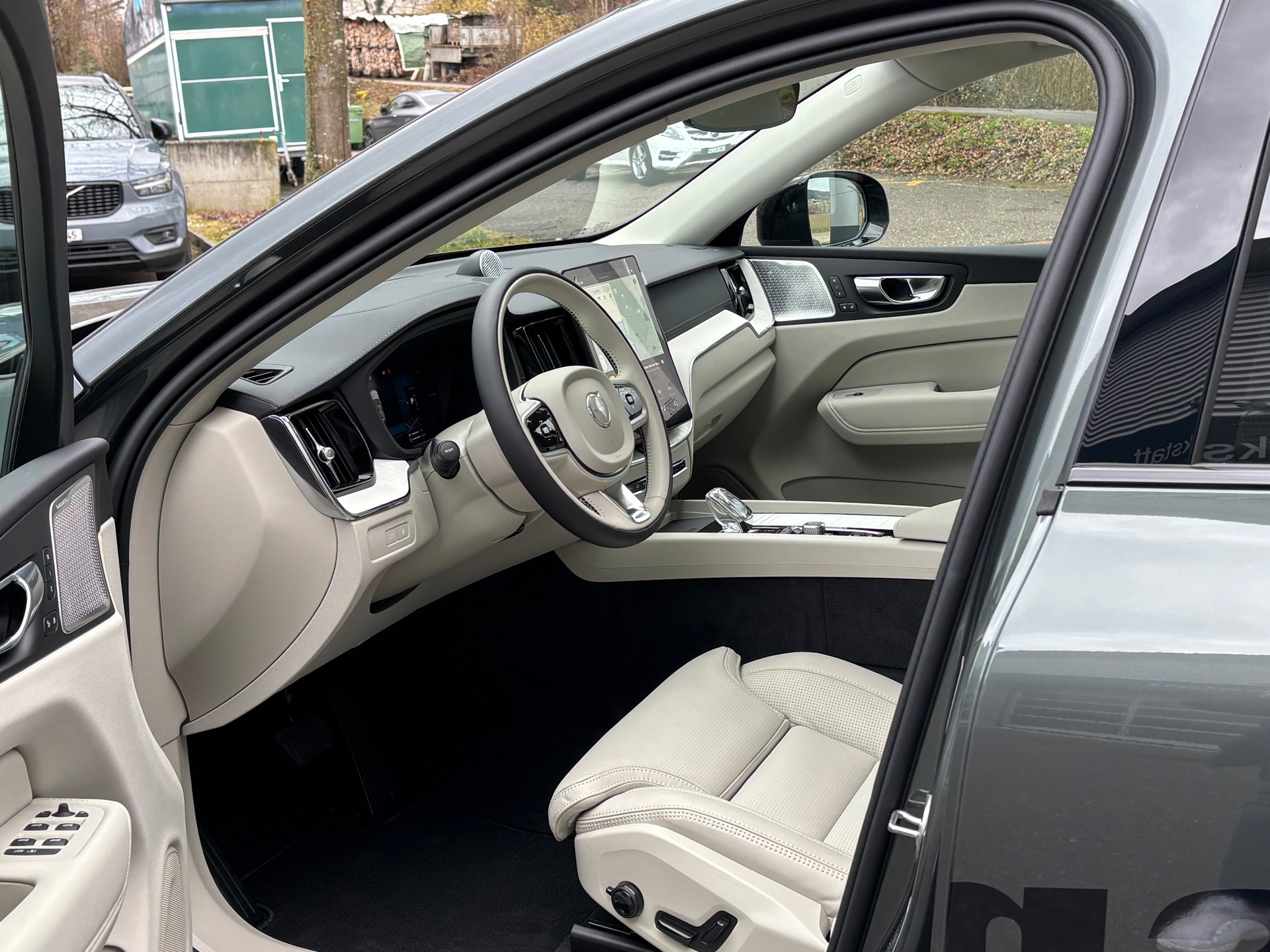 VOLVO XC60 2.0 T8 TE Ultra Dark eAWD-image-2