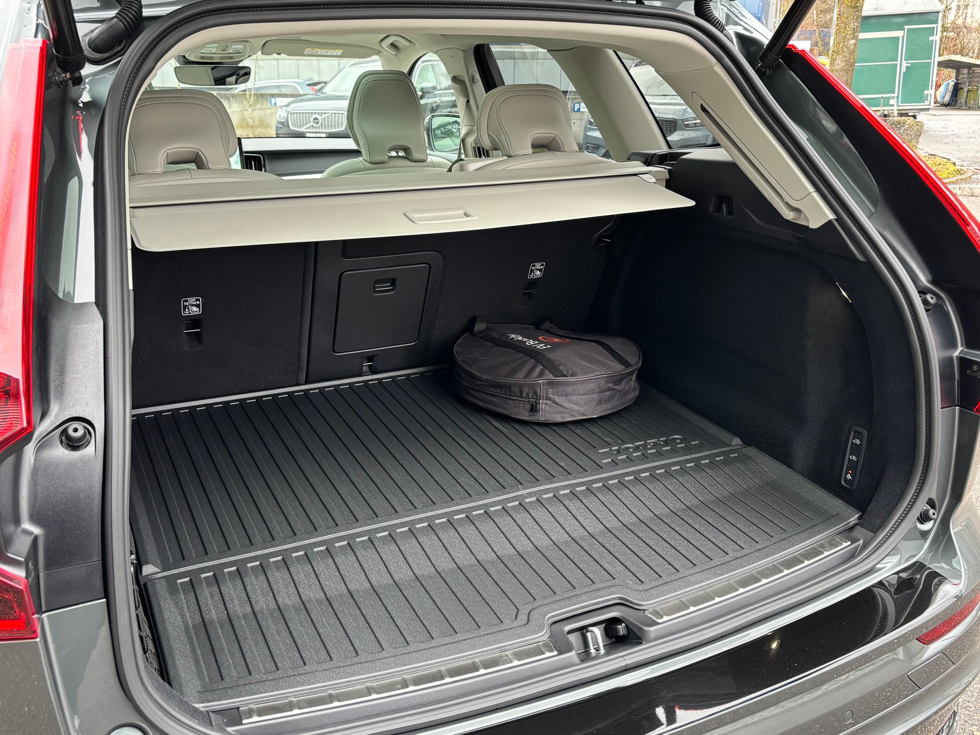 VOLVO XC60 2.0 T8 TE Ultra Dark eAWD-image-11
