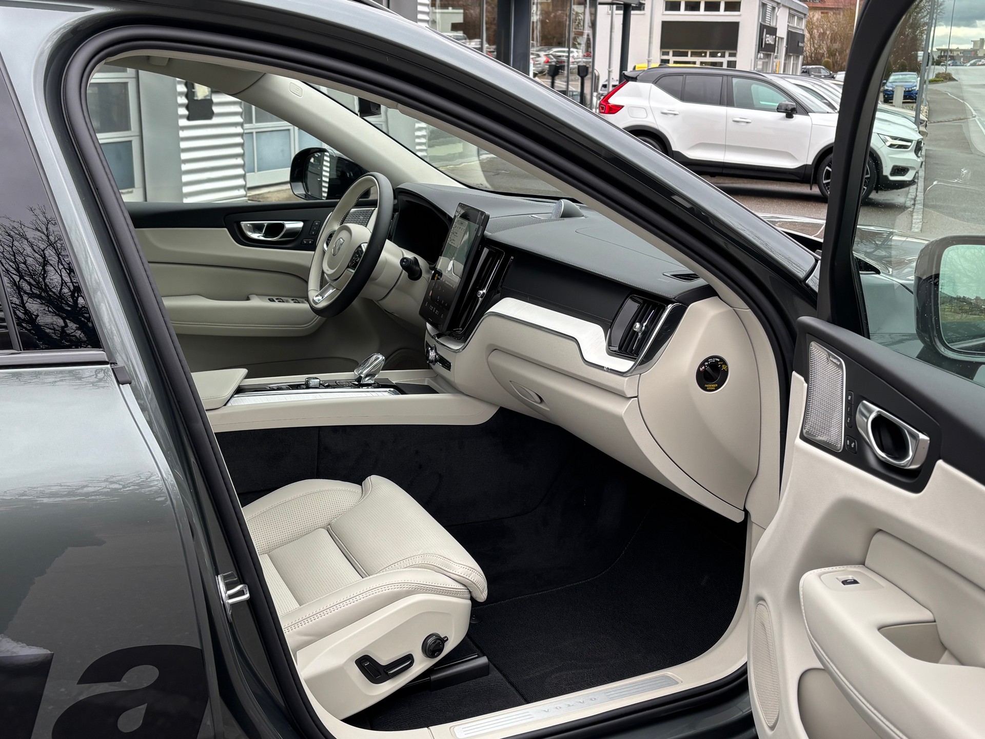 VOLVO XC60 2.0 T8 TE Ultra Dark eAWD-image-7