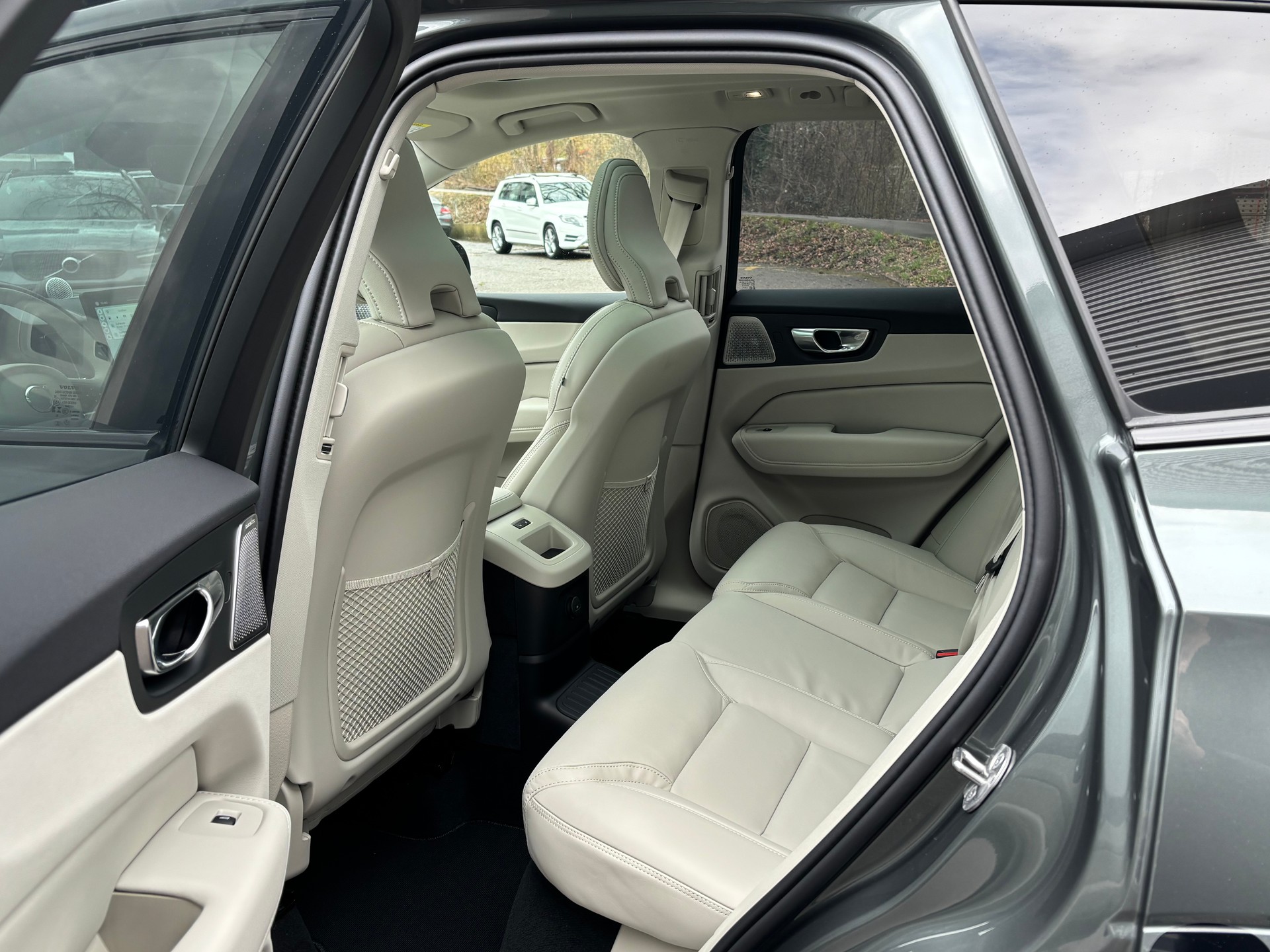 VOLVO XC60 2.0 T8 TE Ultra Dark eAWD-image-13