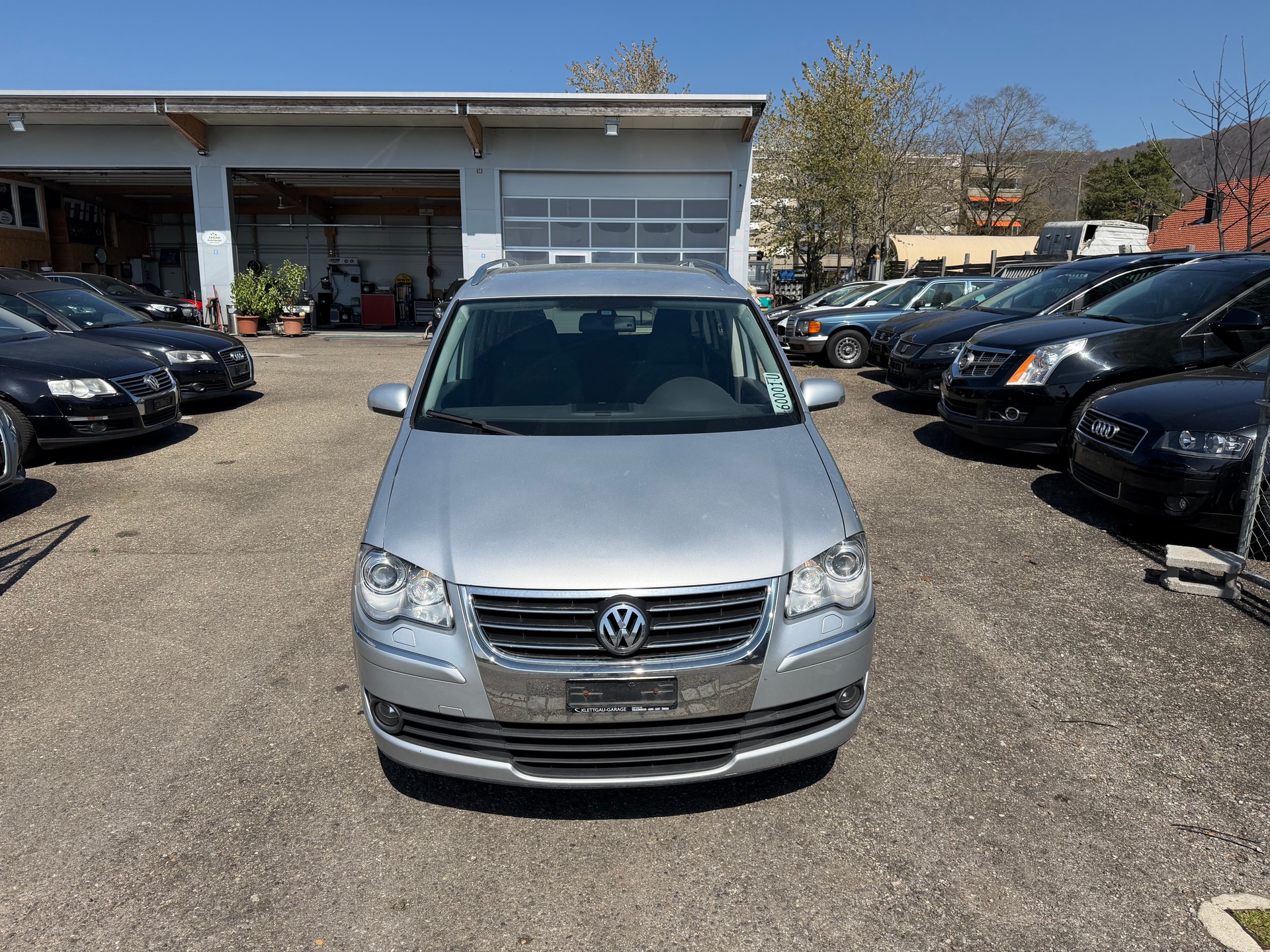 VW Touran 2.0 TDI Highline-image-1