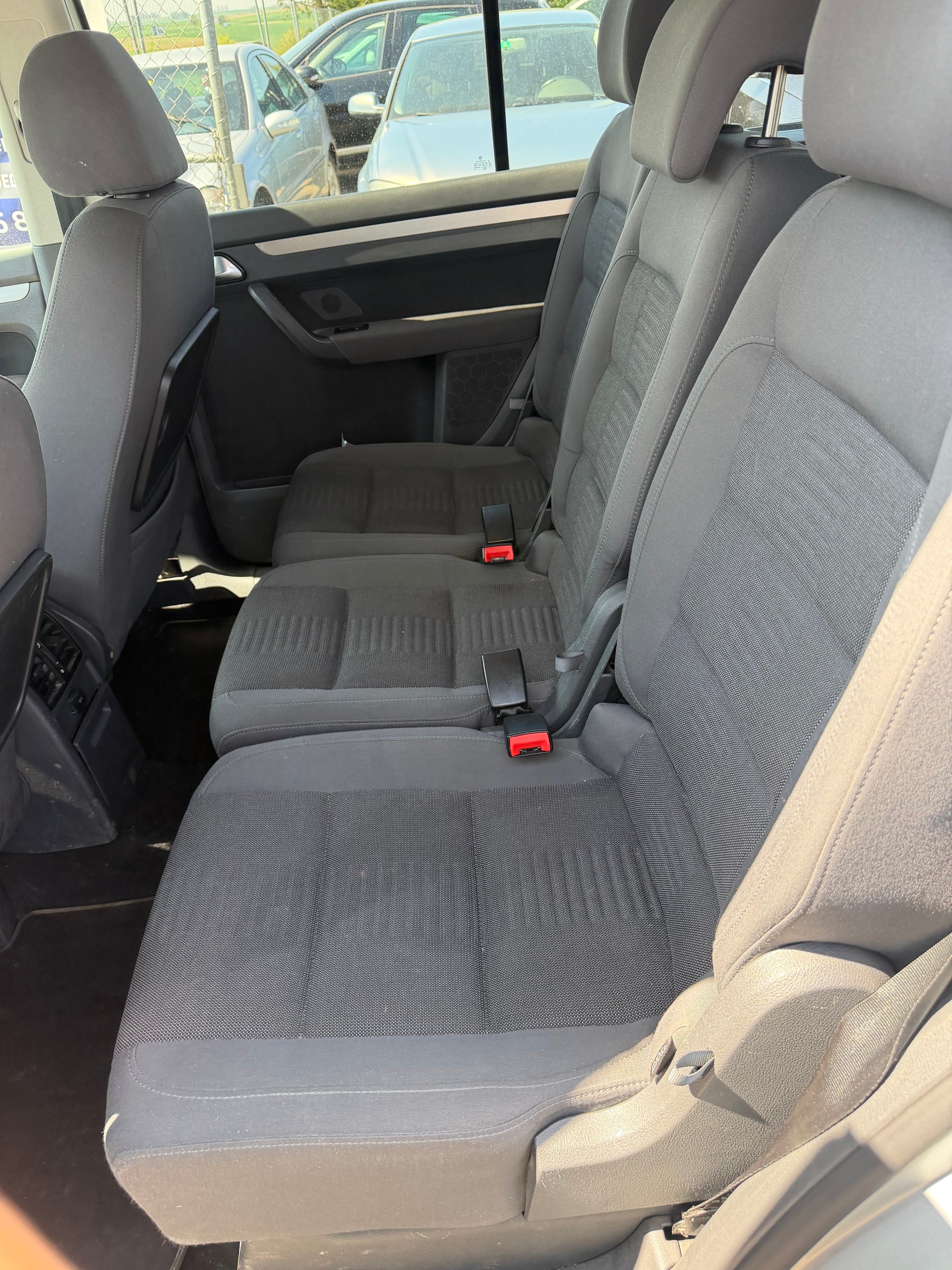 VW Touran 2.0 TDI Highline-image-6