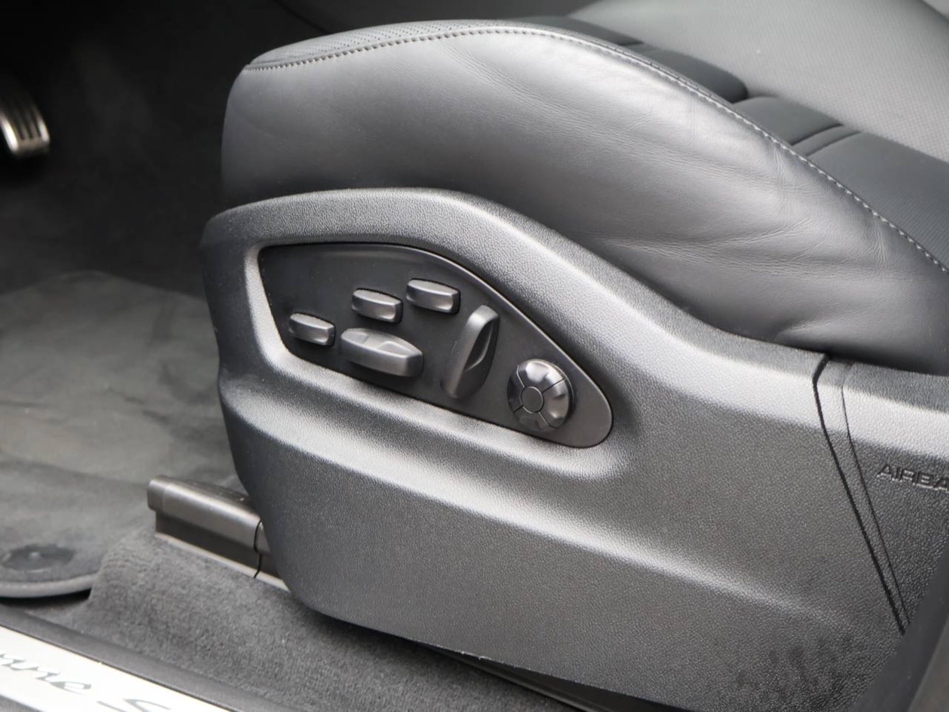 PORSCHE Cayenne S E-Hybrid Coupé-image-26