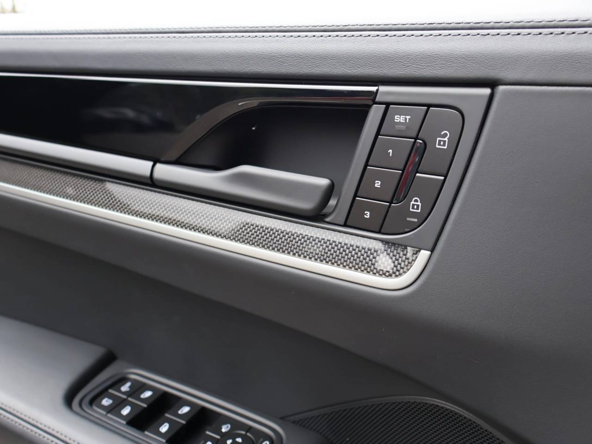 PORSCHE Cayenne S E-Hybrid Coupé-image-27