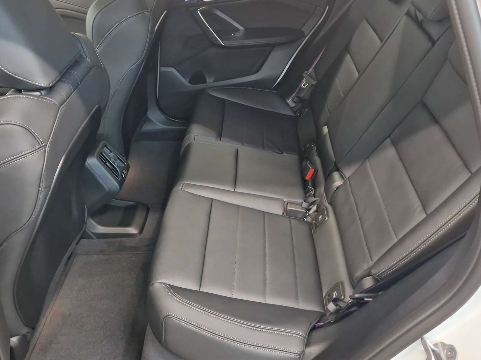 BMW iX1 xDrive 30 M Sport Pro-image-16