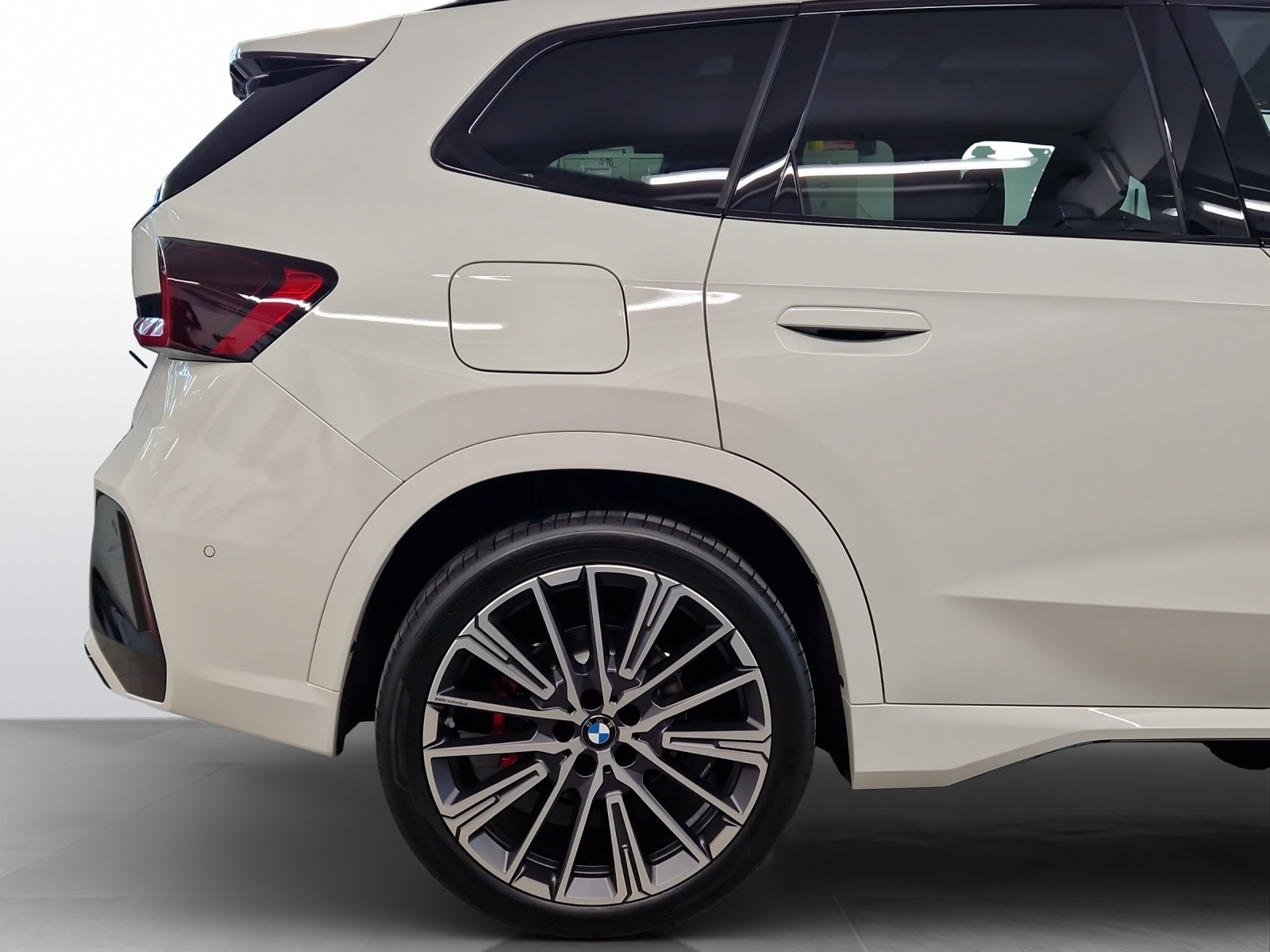 BMW iX1 xDrive 30 M Sport Pro-image-21