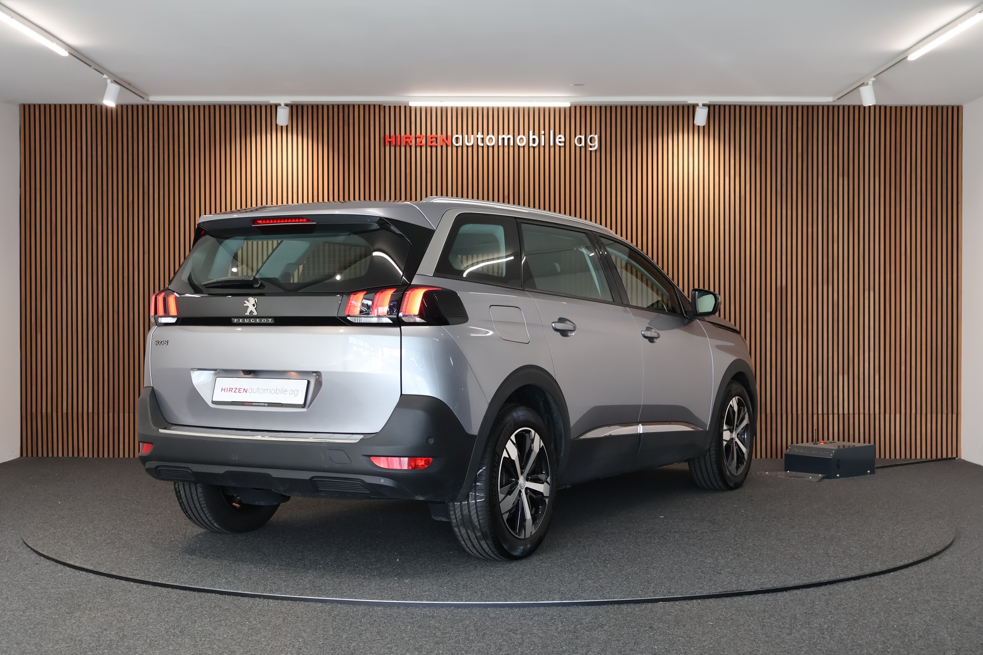 PEUGEOT 5008 1.2 Pure Tech Allure EAT8-image-4