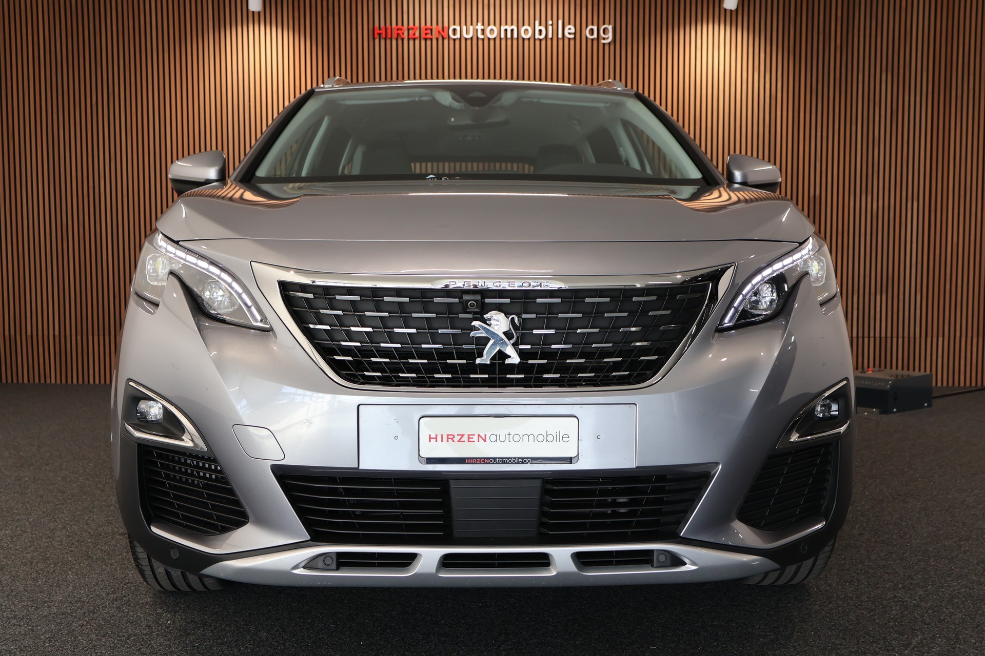 PEUGEOT 5008 1.2 Pure Tech Allure EAT8-image-31