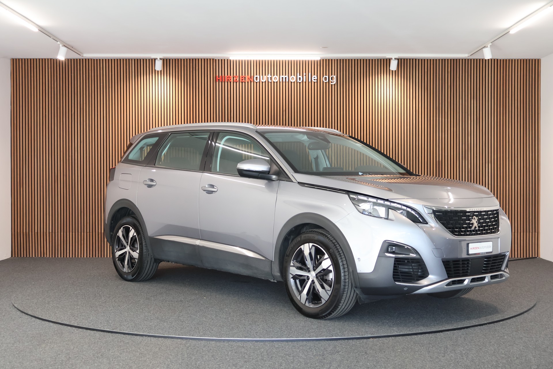 PEUGEOT 5008 1.2 Pure Tech Allure EAT8-image-6
