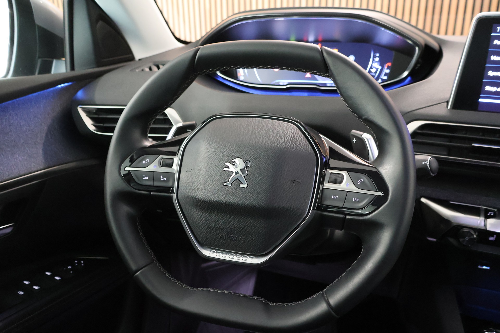PEUGEOT 5008 1.2 Pure Tech Allure EAT8-image-16