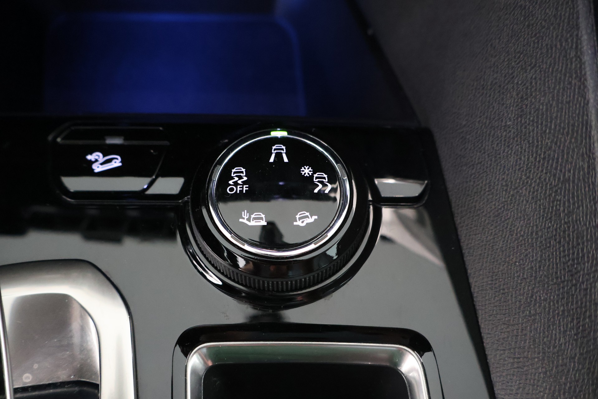 PEUGEOT 5008 1.2 Pure Tech Allure EAT8-image-21