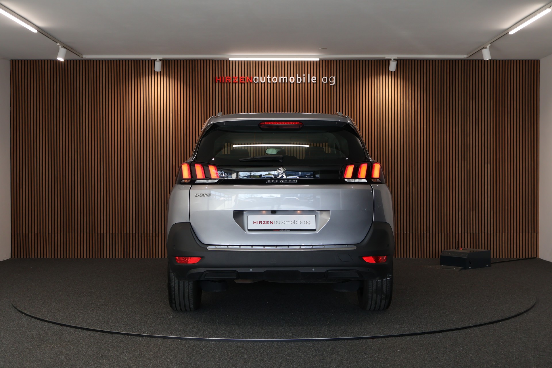 PEUGEOT 5008 1.2 Pure Tech Allure EAT8-image-3
